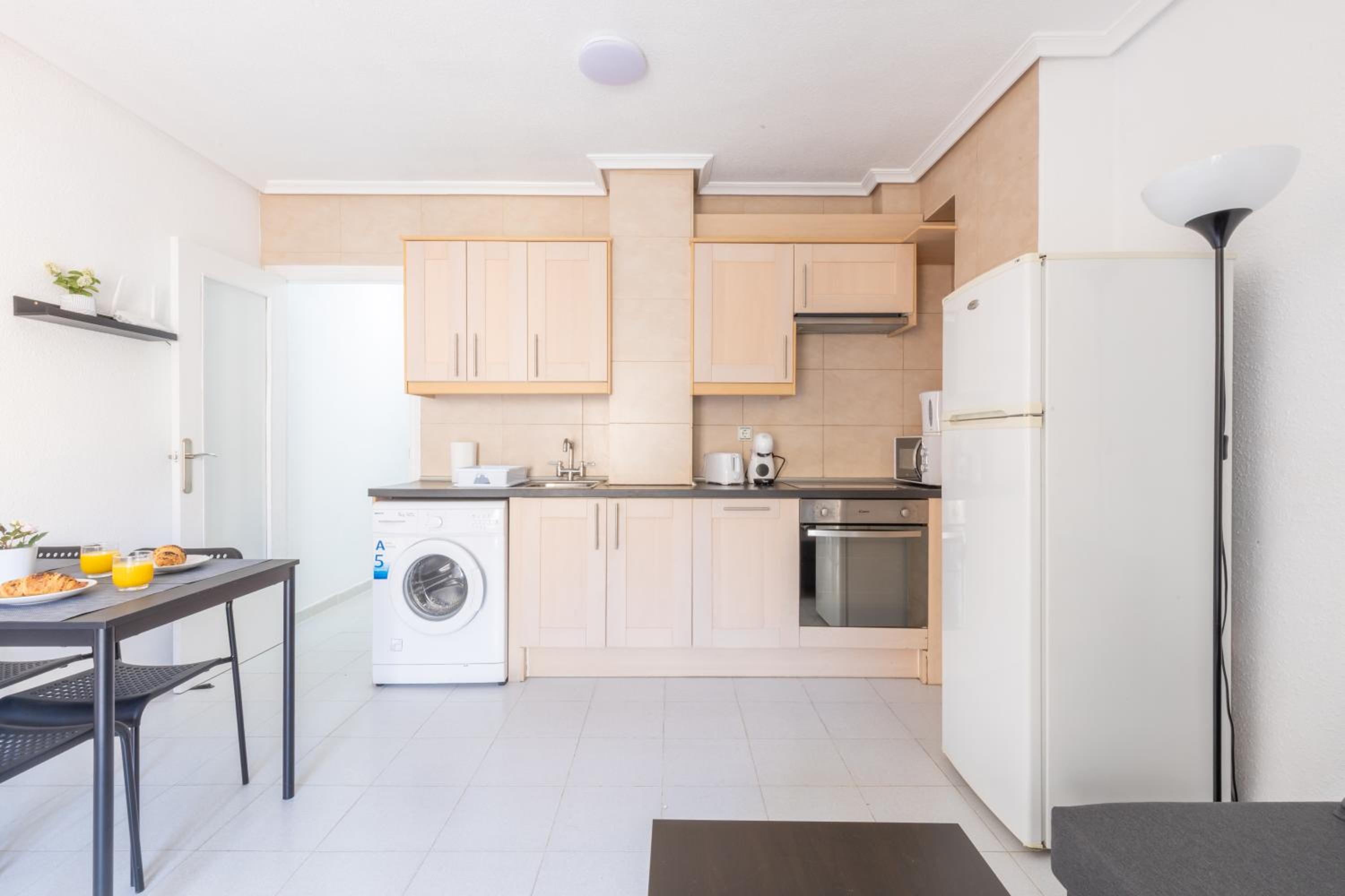 2-bedroom apartment - close to beaches and center