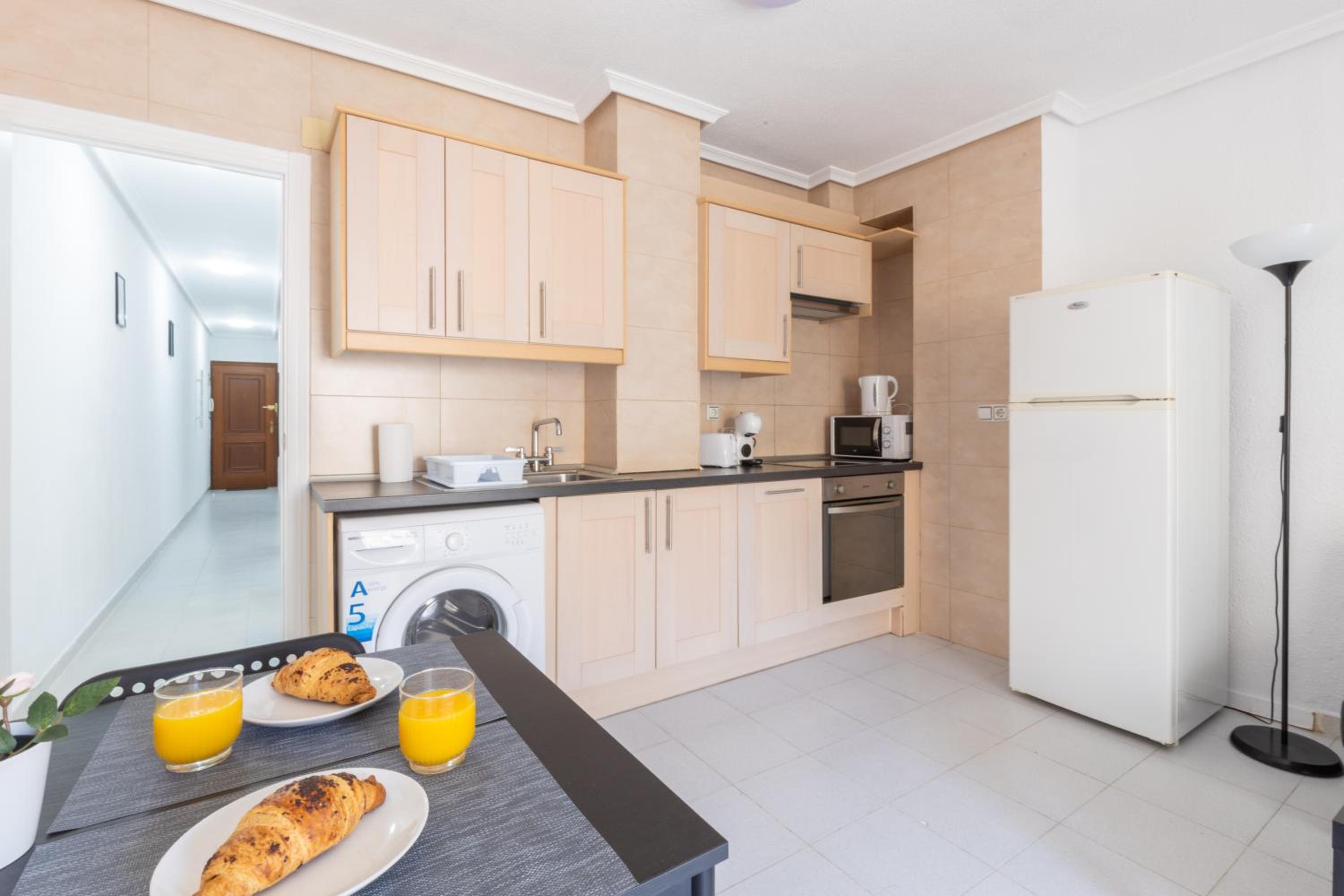 2-bedroom apartment - close to beaches and center
