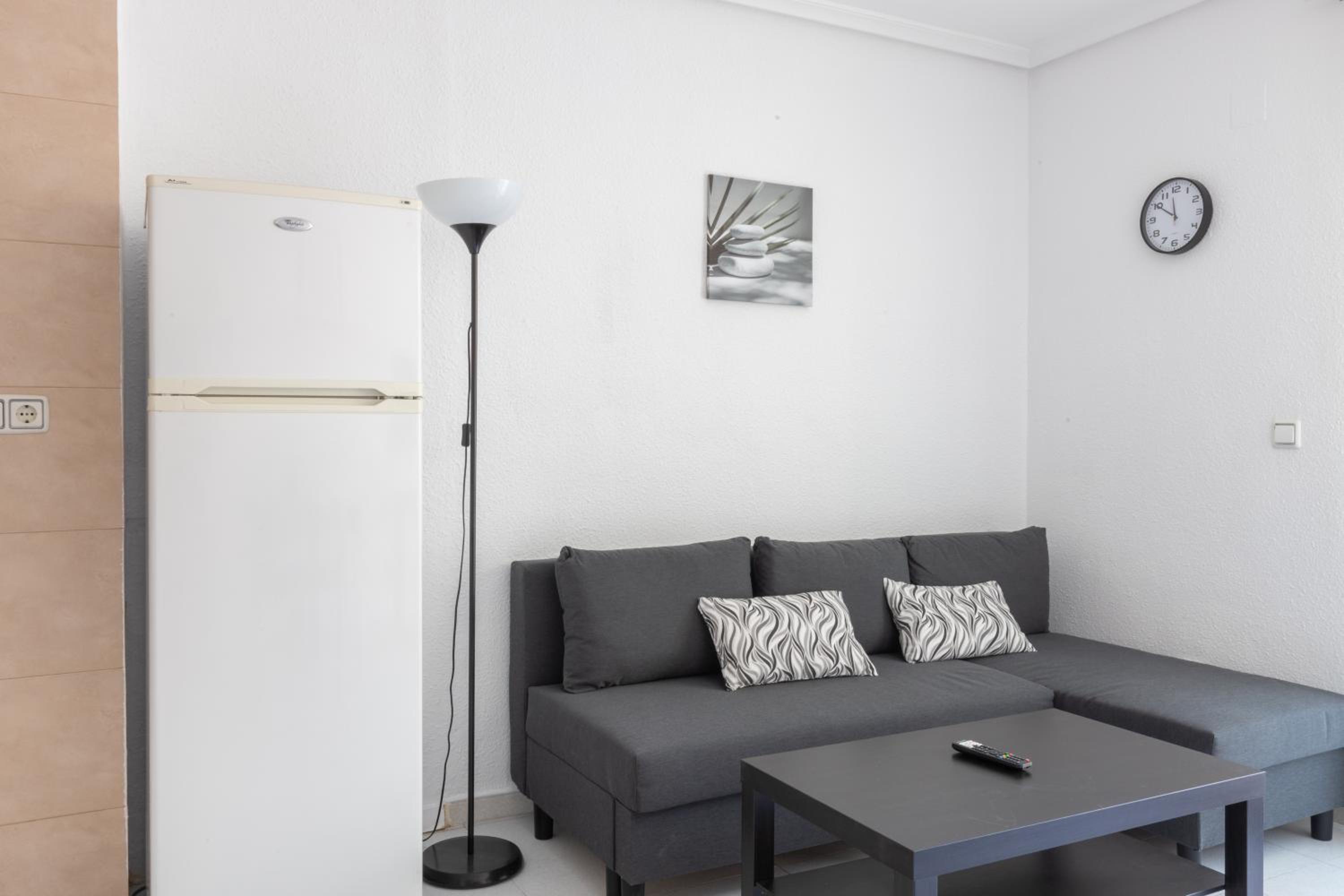 2-bedroom apartment - close to beaches and center