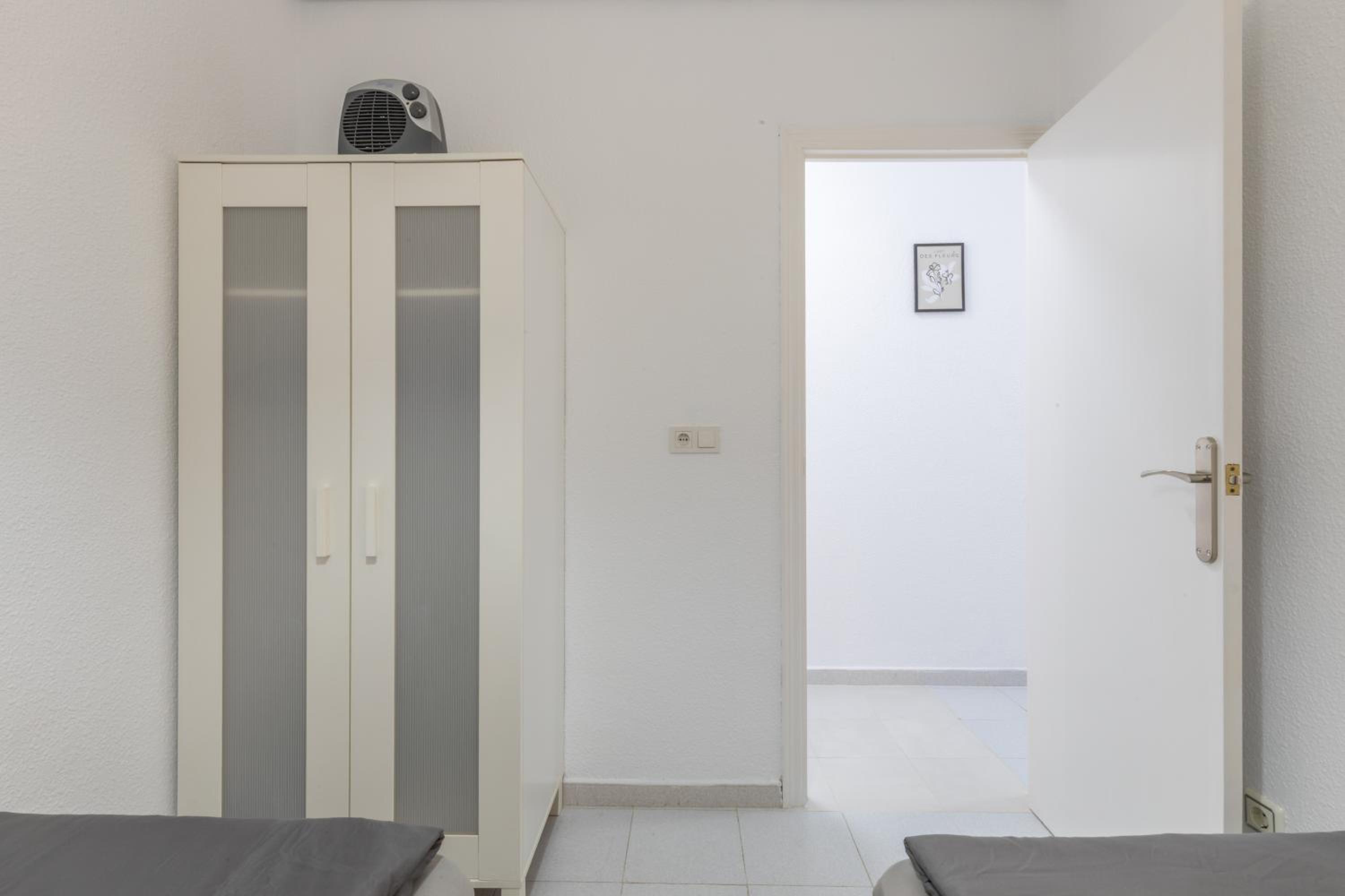 2-bedroom apartment - close to beaches and center