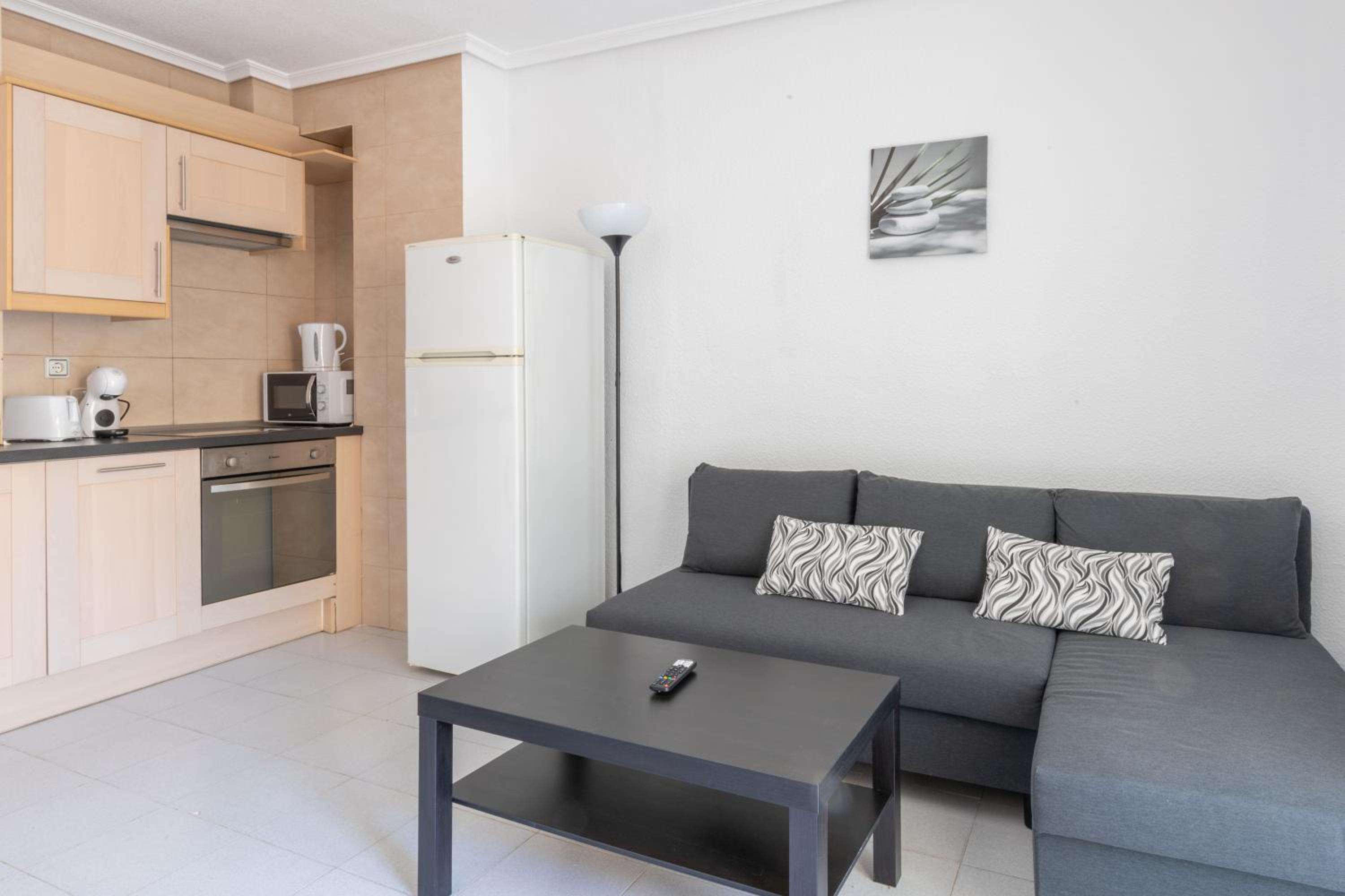 2-bedroom apartment - close to beaches and center
