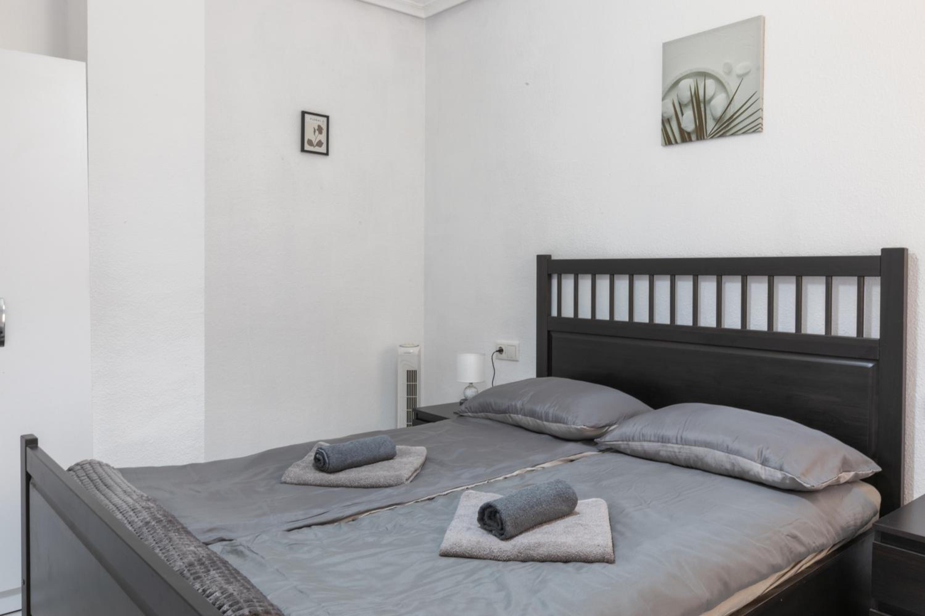 2-bedroom apartment - close to beaches and center