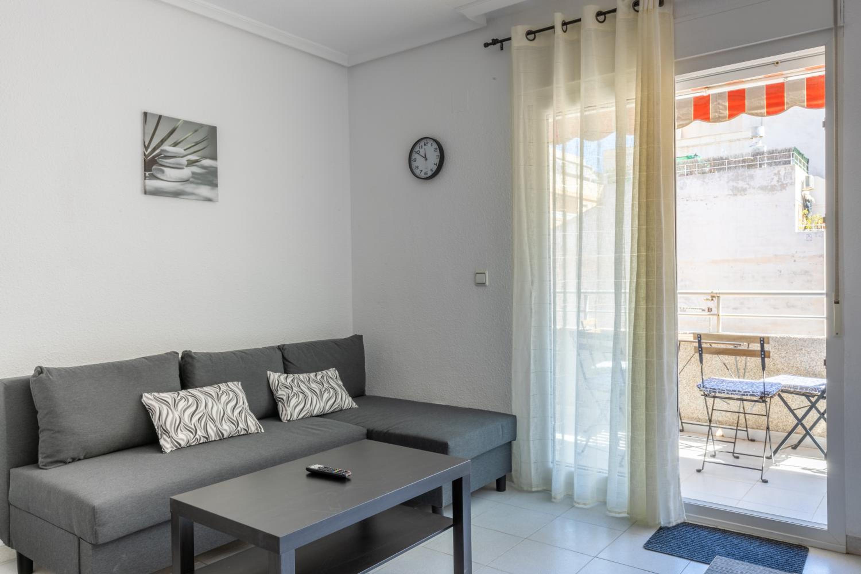 2-bedroom apartment - close to beaches and center