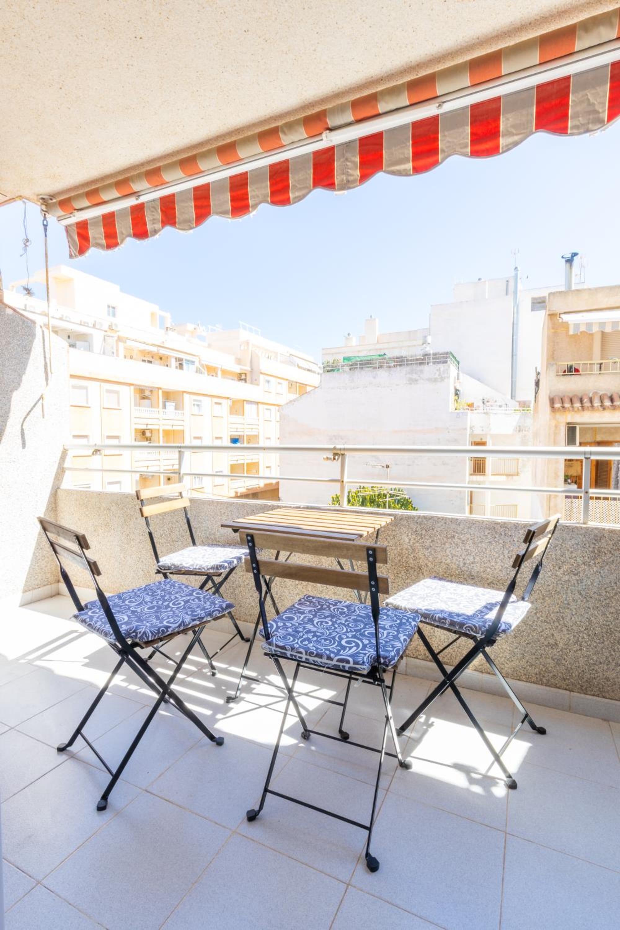 2-bedroom apartment - close to beaches and center