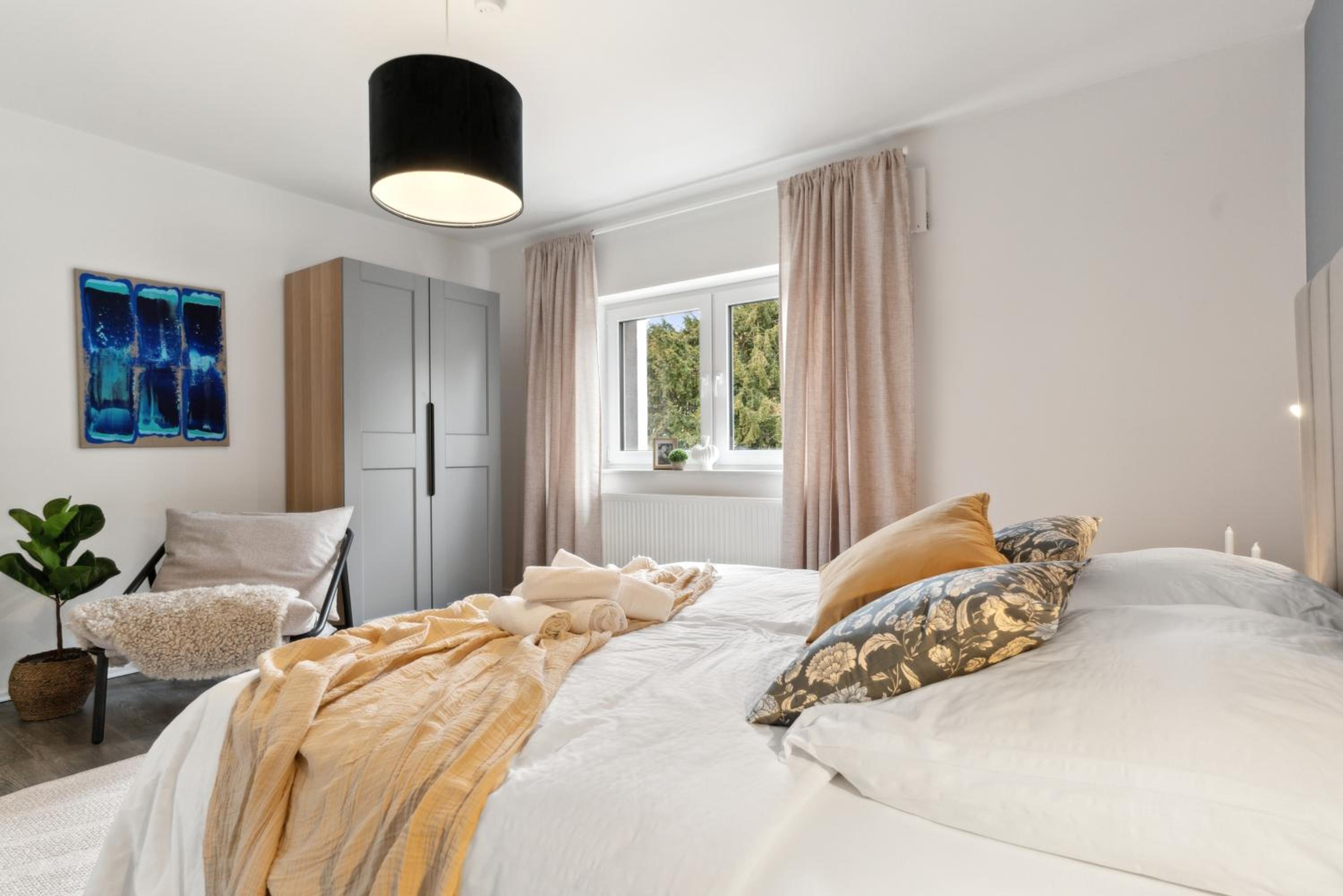 JUNE APARTMENTS stilvolle neue Apartments in Detmold - zentral, kostenfrei parken, 2 Schlafzimmer