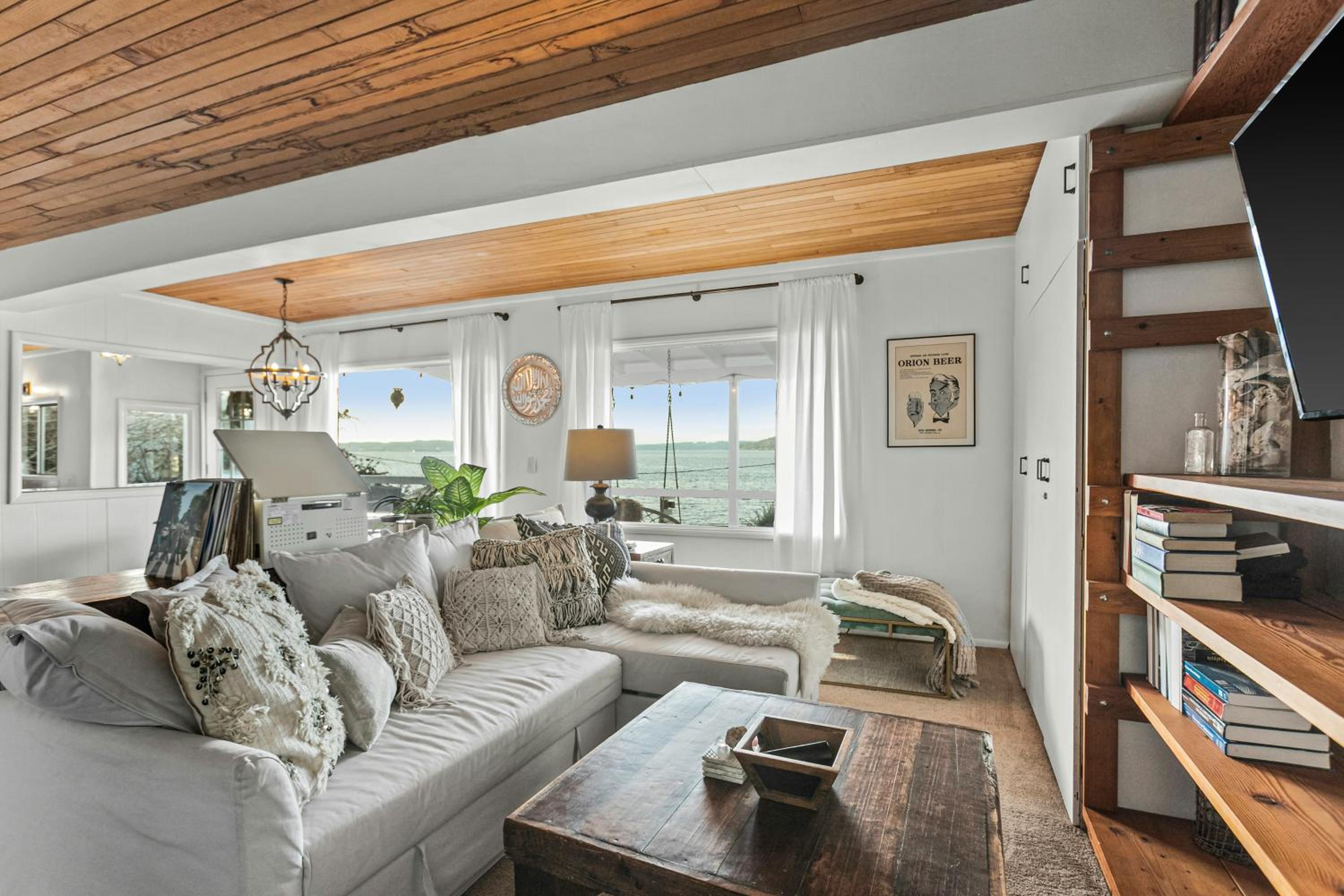 Cedar and Sage Waterfront Cottage on Puget Sound