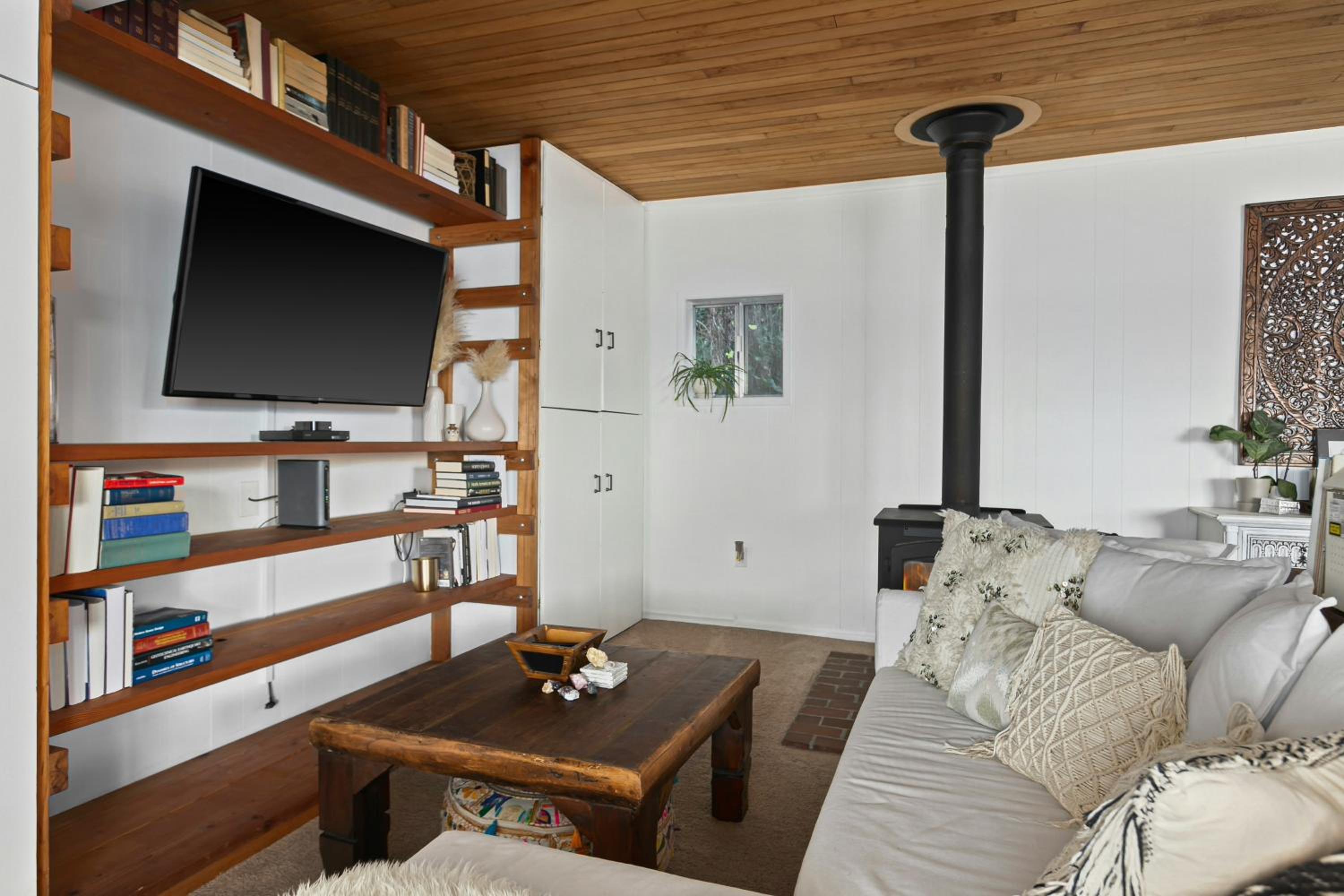 Cedar and Sage Waterfront Cottage on Puget Sound