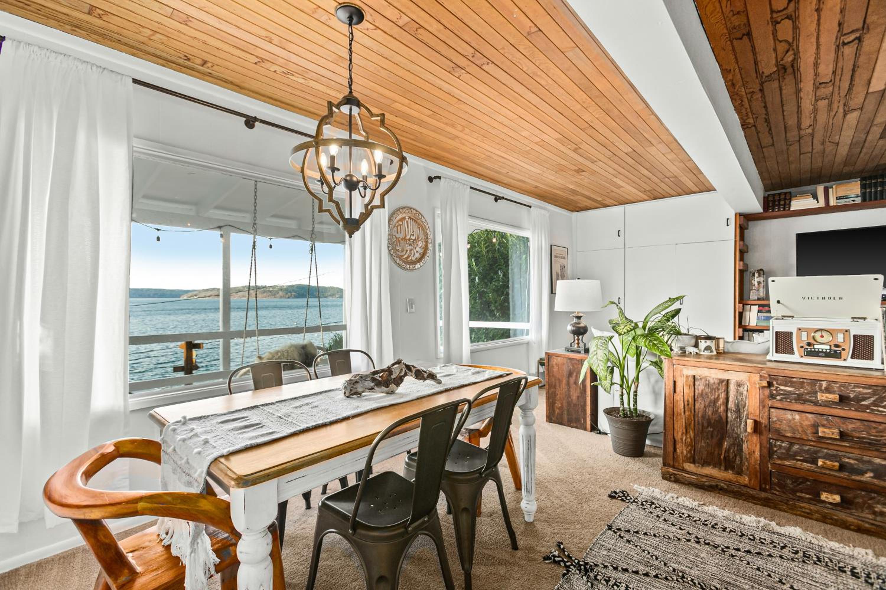 Cedar and Sage Waterfront Cottage on Puget Sound