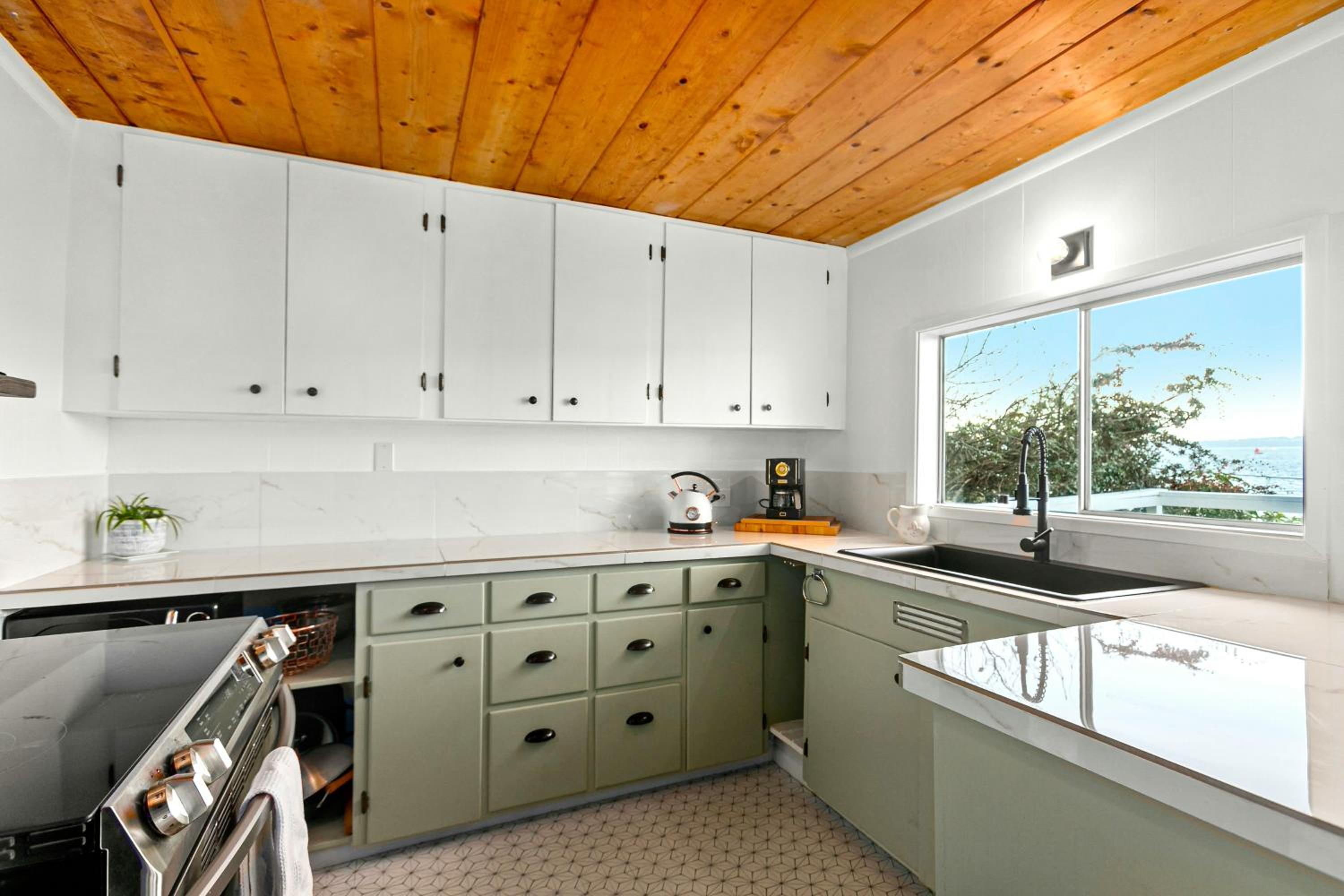 Cedar and Sage Waterfront Cottage on Puget Sound