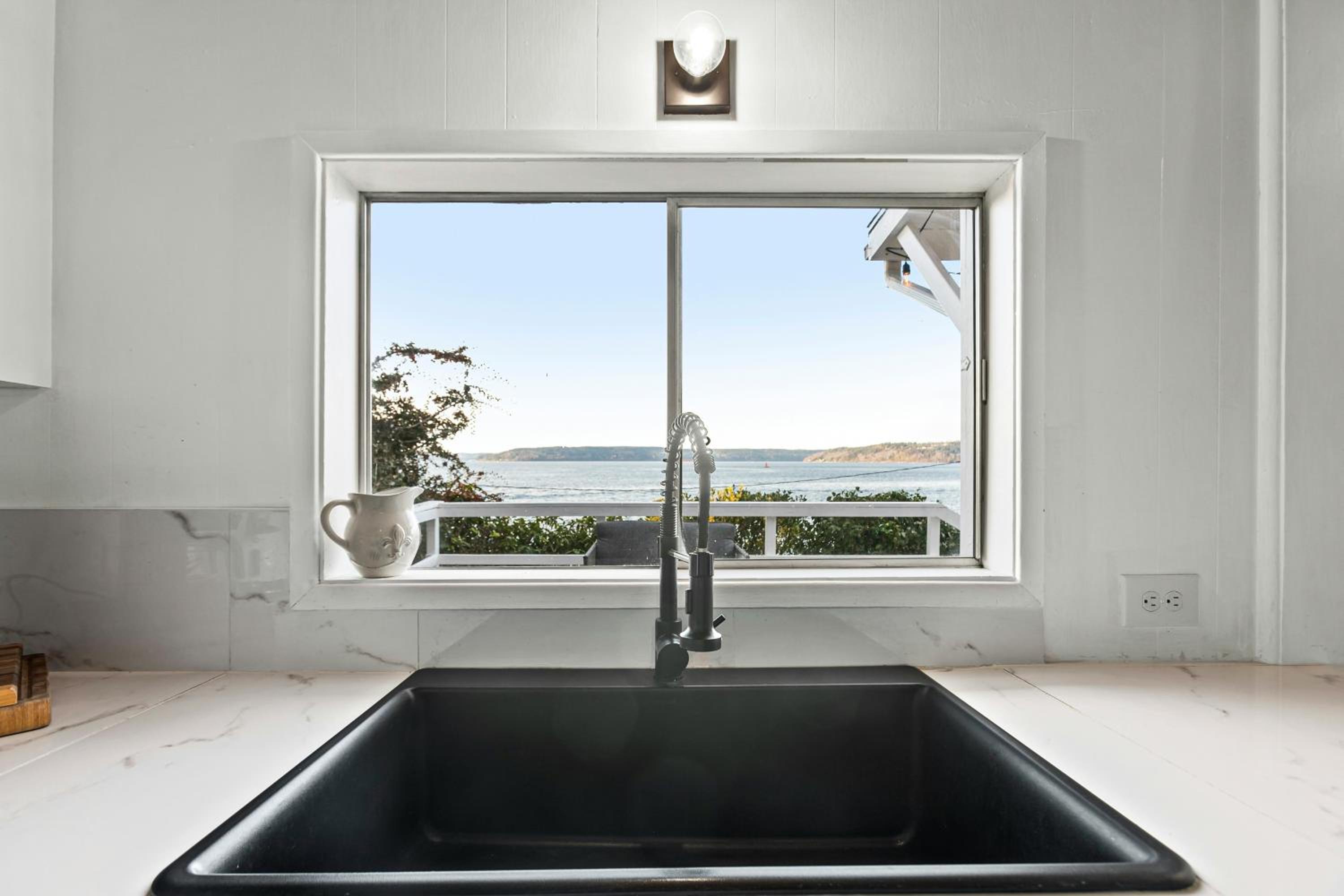 Cedar and Sage Waterfront Cottage on Puget Sound