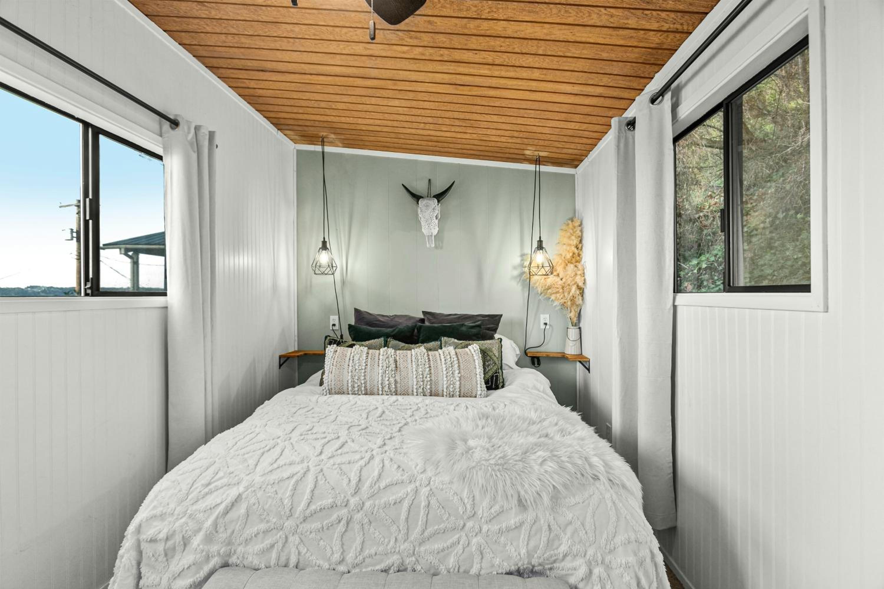 Cedar and Sage Waterfront Cottage on Puget Sound