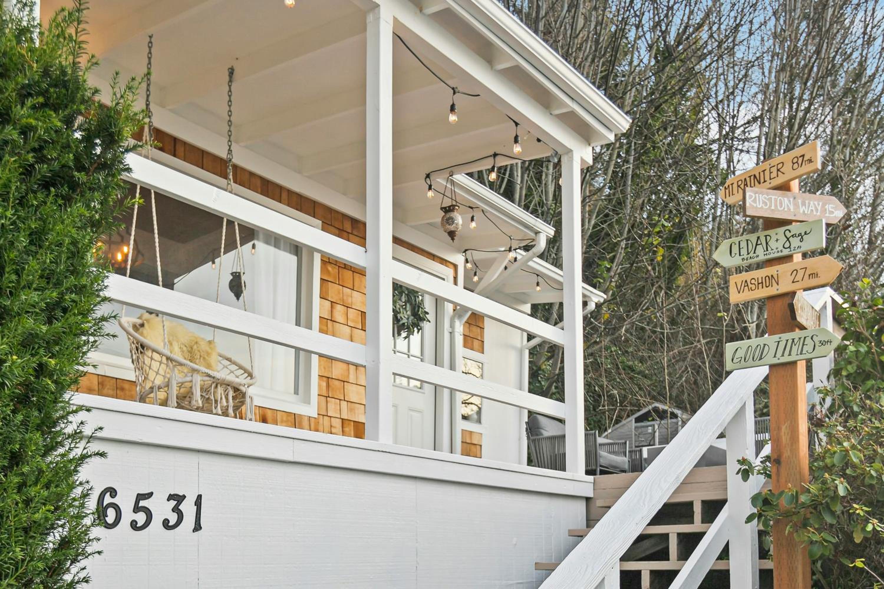 Cedar and Sage Waterfront Cottage on Puget Sound