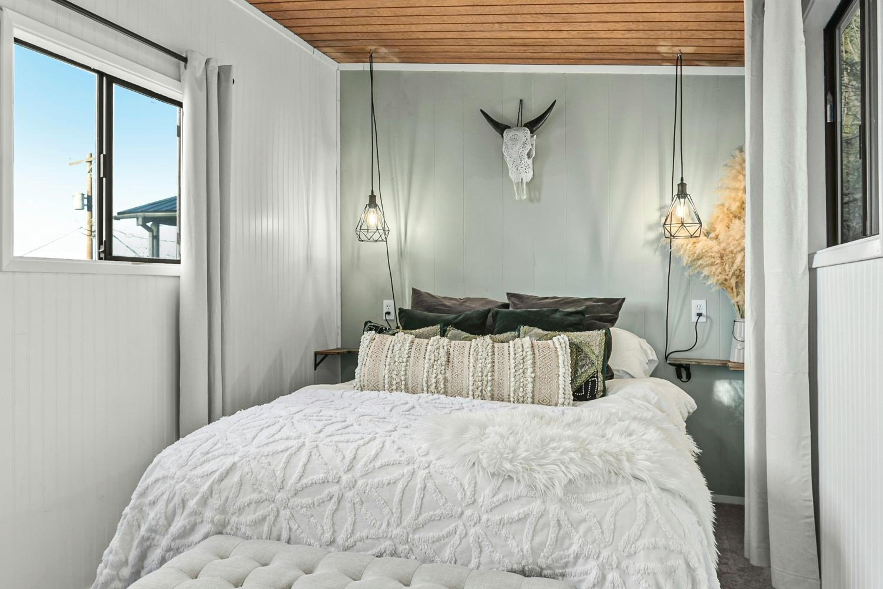 Cedar and Sage Waterfront Cottage on Puget Sound