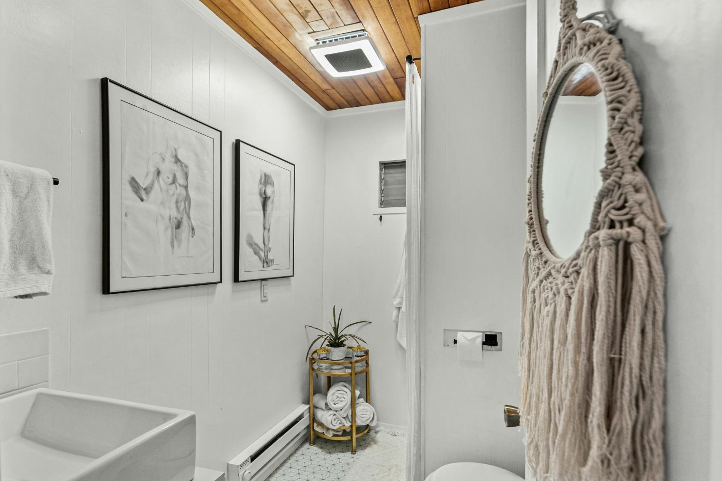 Cedar and Sage Waterfront Cottage on Puget Sound