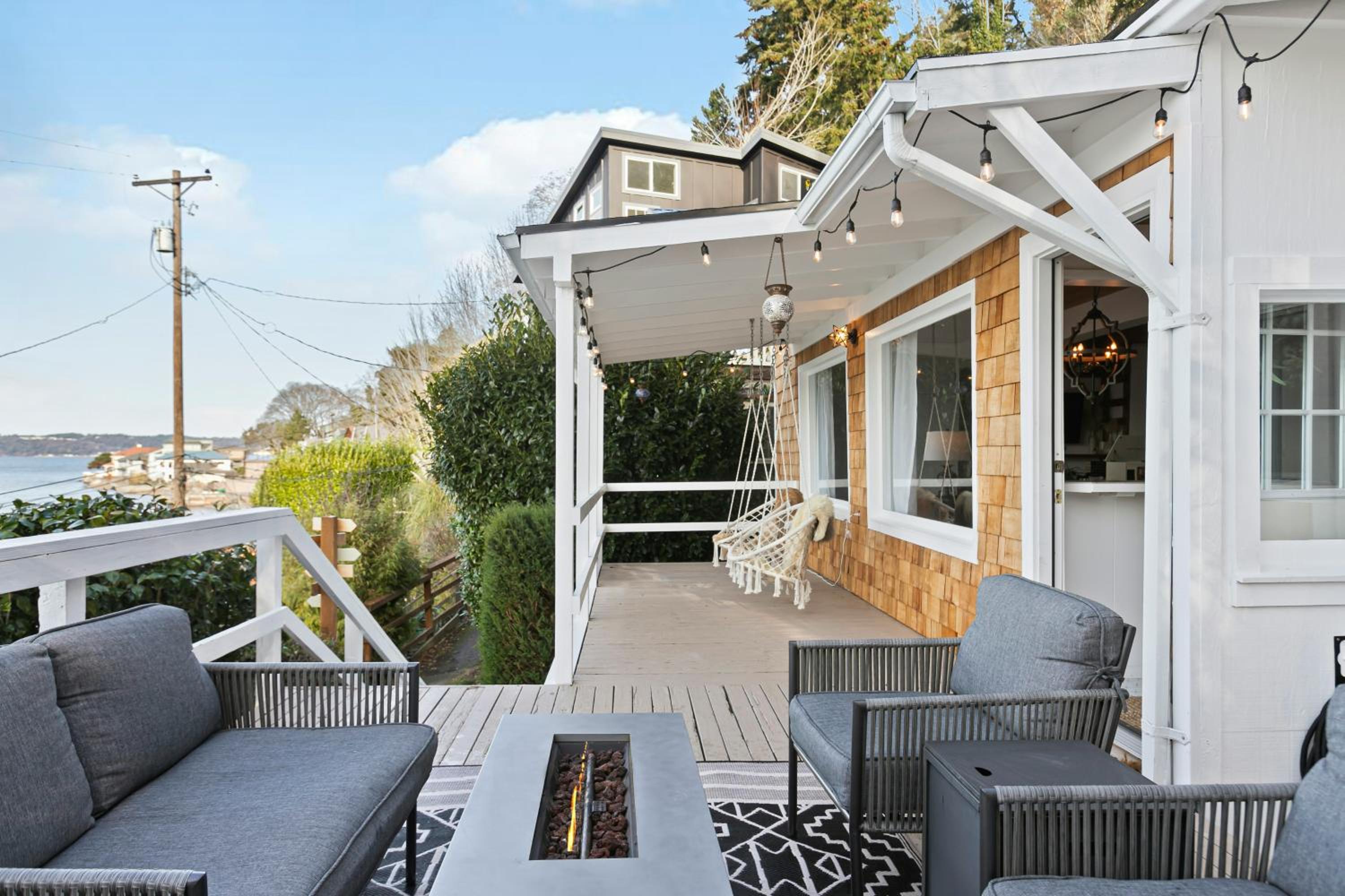 Cedar and Sage Waterfront Cottage on Puget Sound