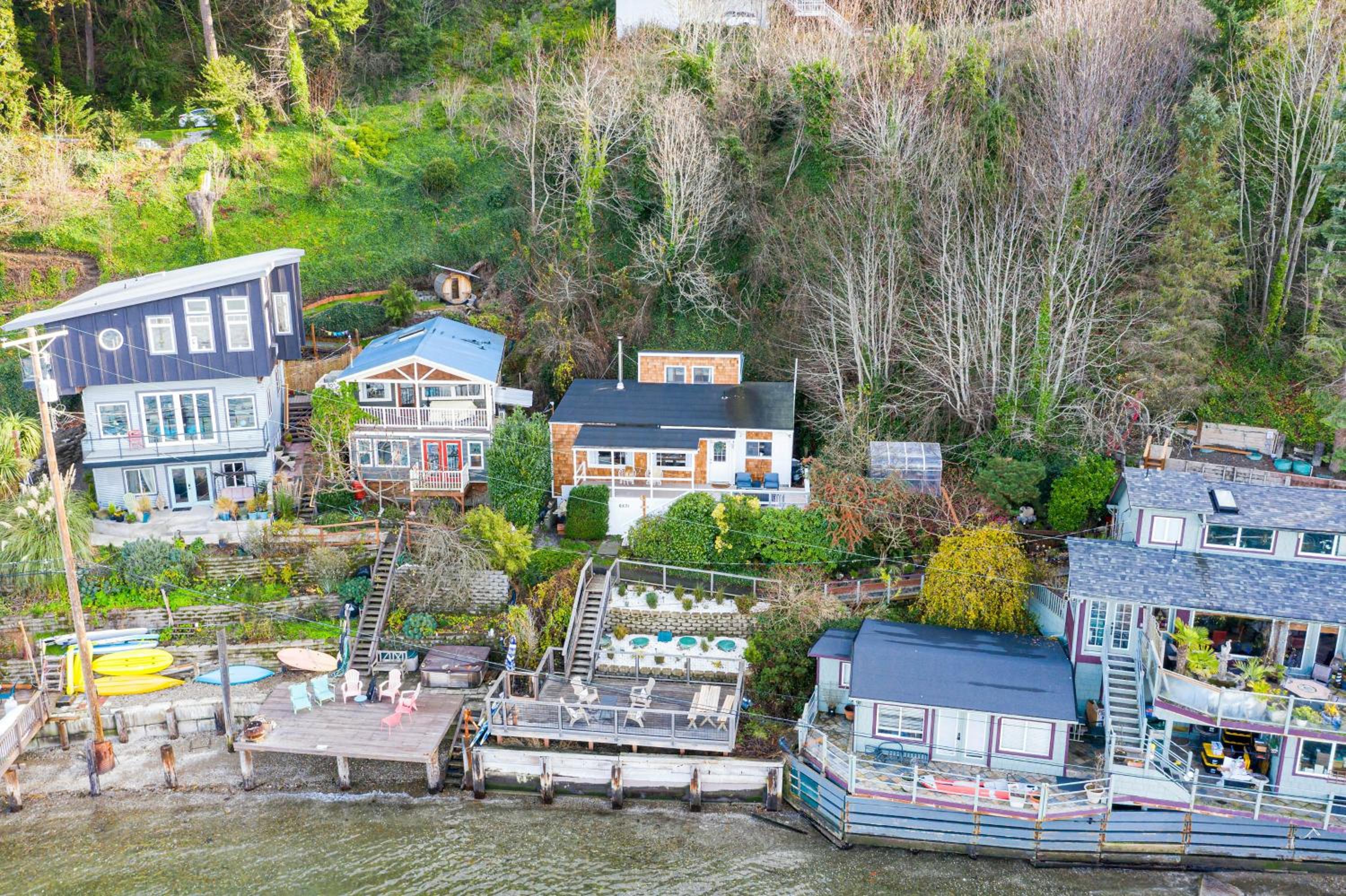 Cedar and Sage Waterfront Cottage on Puget Sound