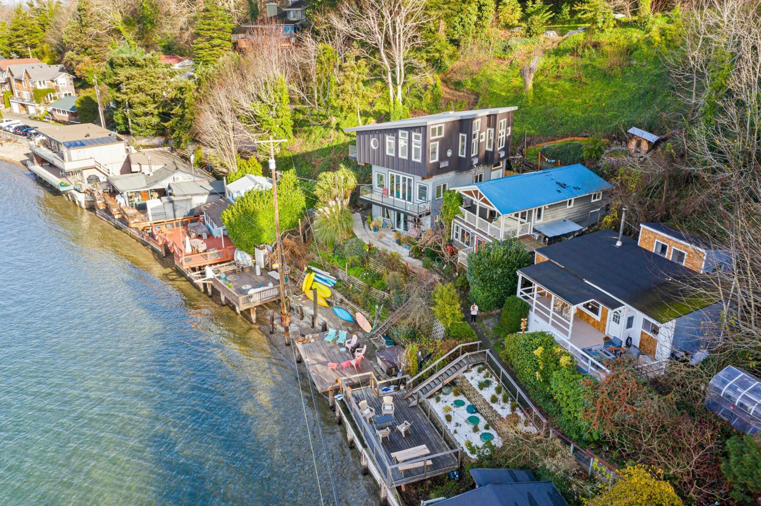 Cedar and Sage Waterfront Cottage on Puget Sound