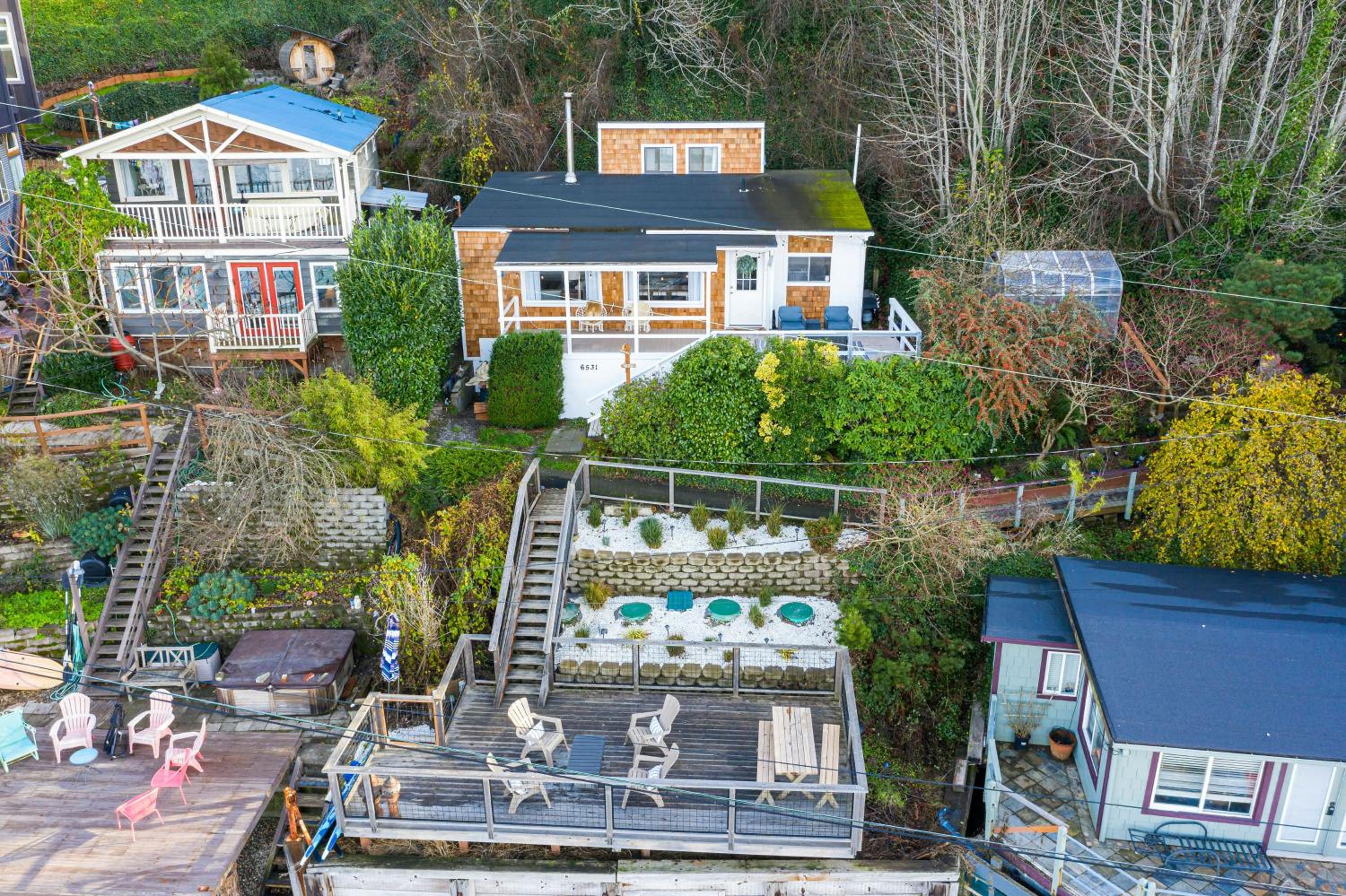 Cedar and Sage Waterfront Cottage on Puget Sound