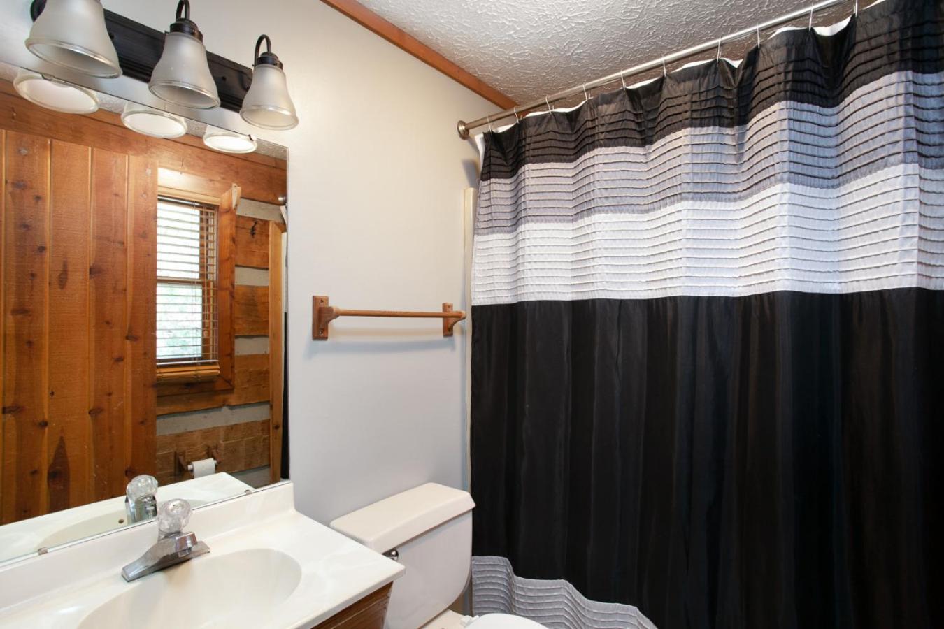 The Secret Nest Hot Tub Jacuzzi Tub Grill