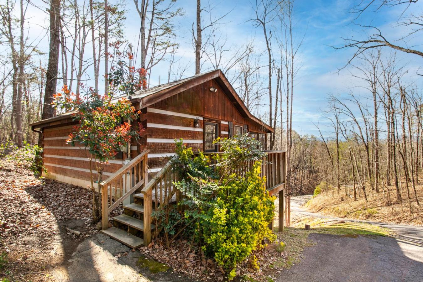 The Secret Nest Hot Tub Jacuzzi Tub Grill