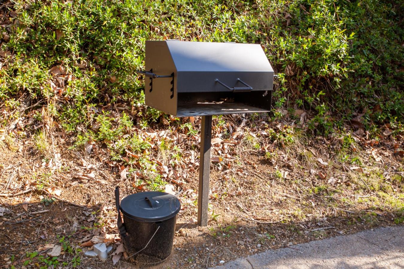 The Secret Nest Hot Tub Jacuzzi Tub Grill