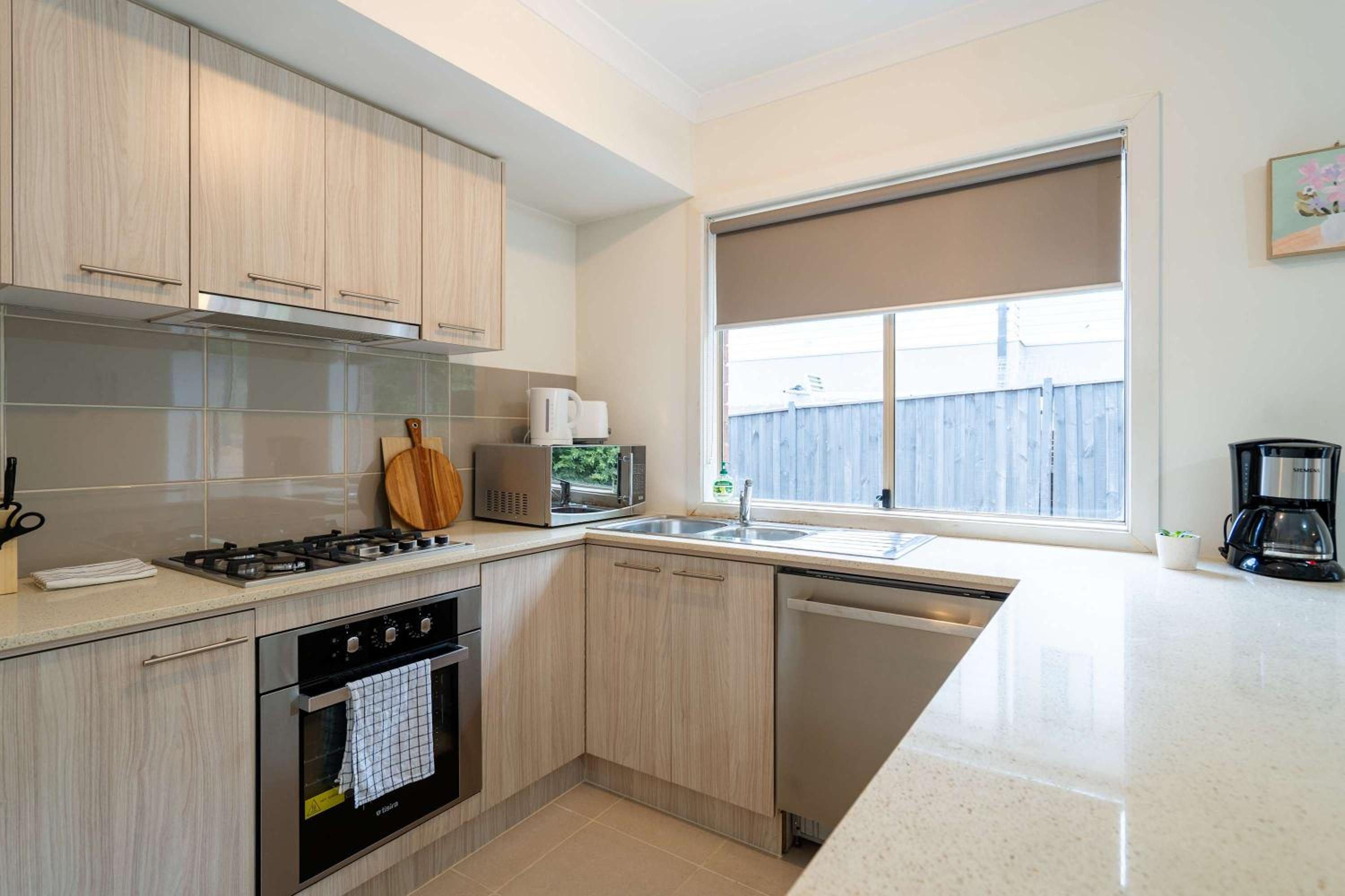 Modern 3B2B1C Home in Doreen