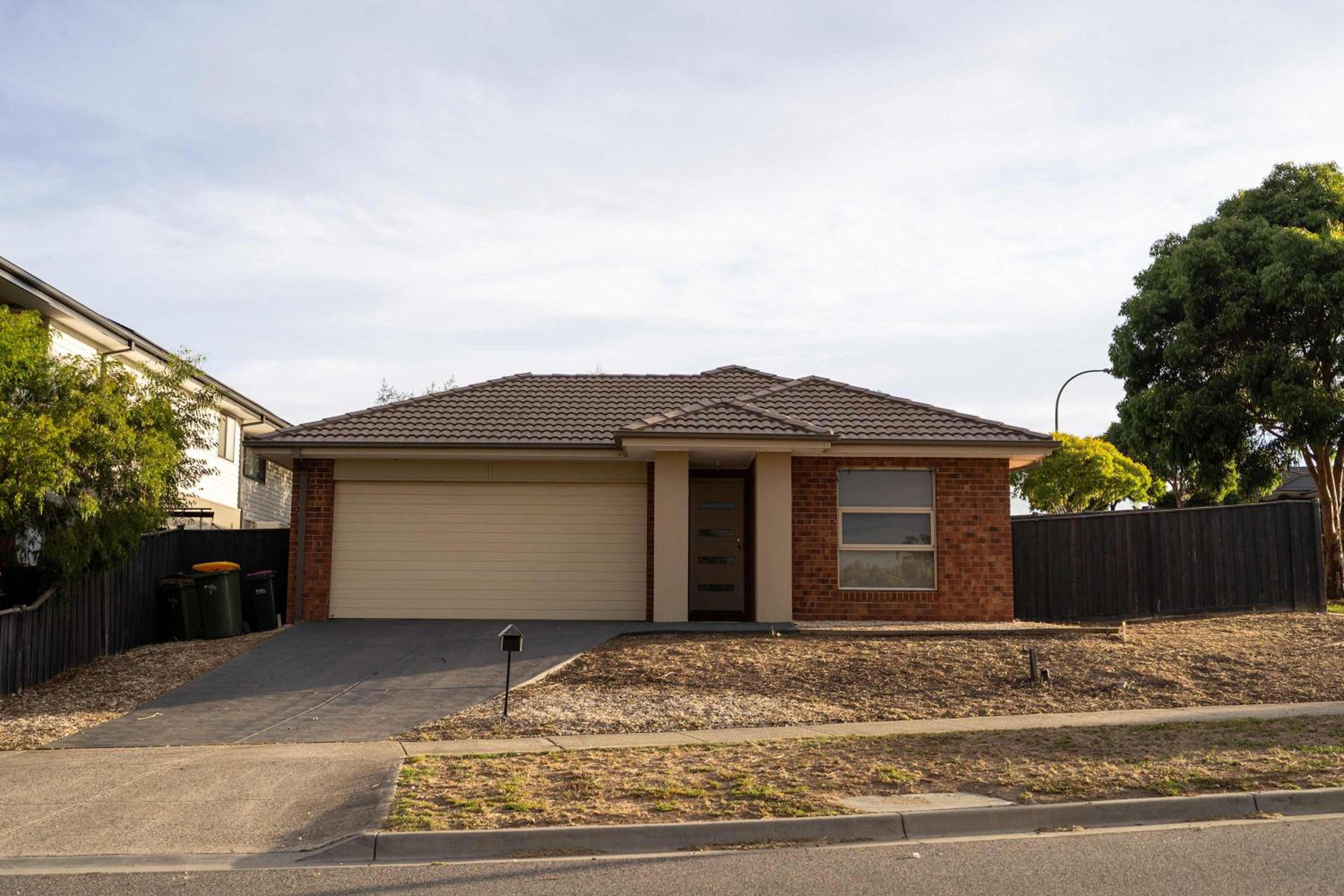 Modern 3B2B1C Home in Doreen
