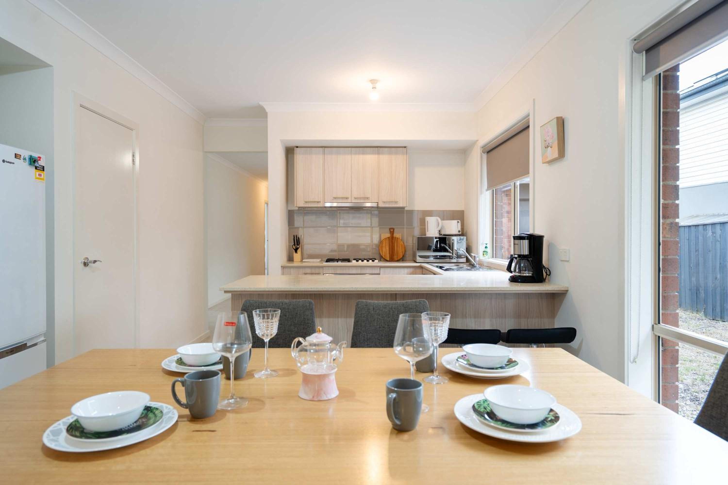 Modern 3B2B1C Home in Doreen