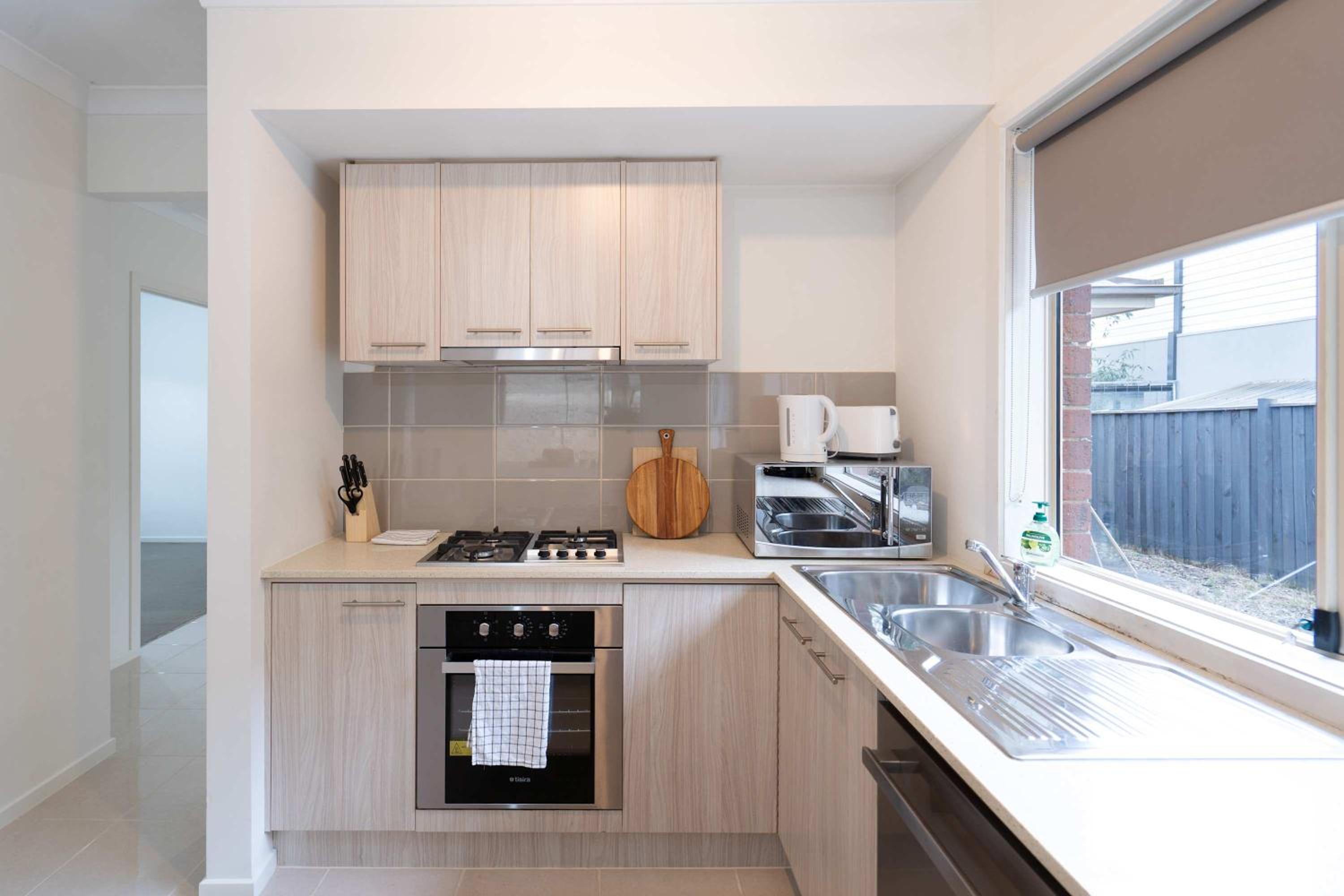 Modern 3B2B1C Home in Doreen