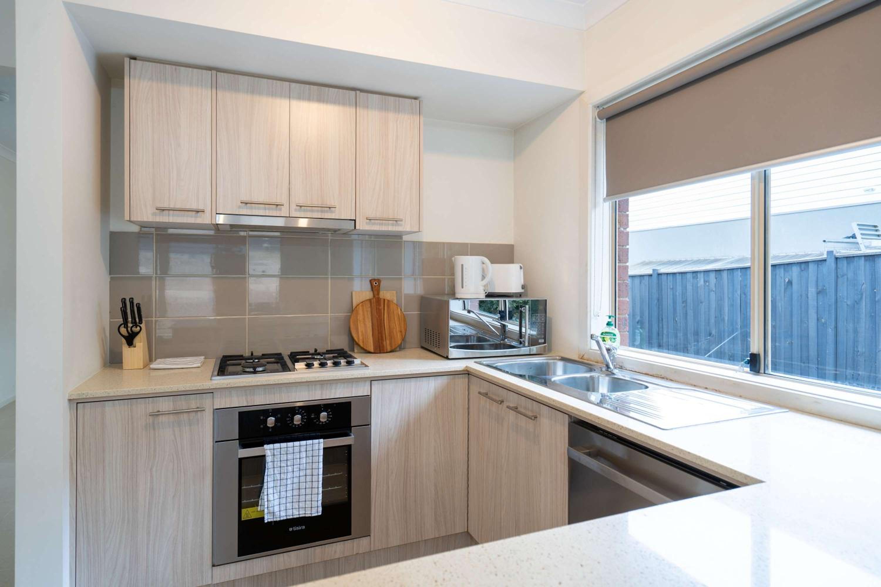 Modern 3B2B1C Home in Doreen