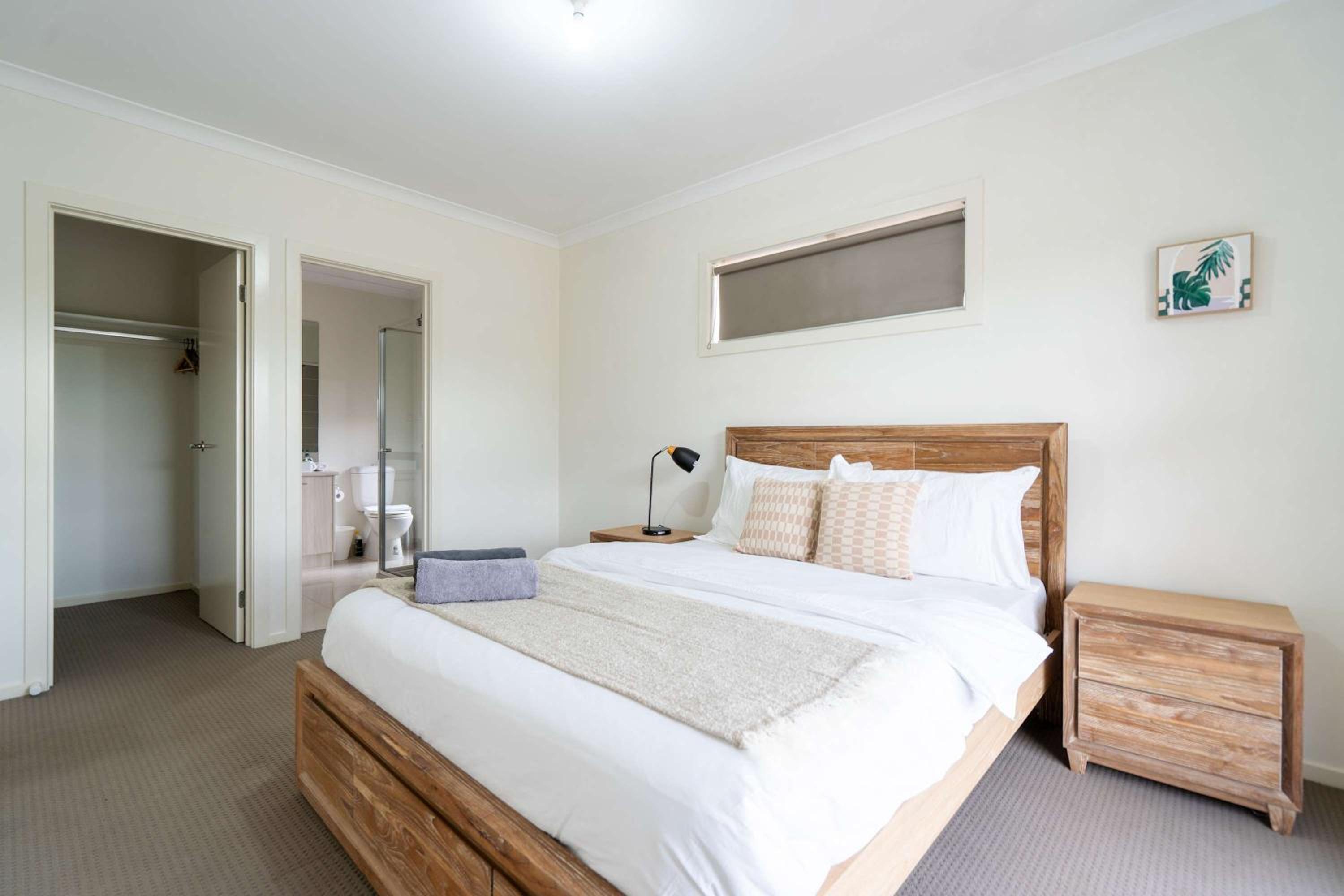 Modern 3B2B1C Home in Doreen