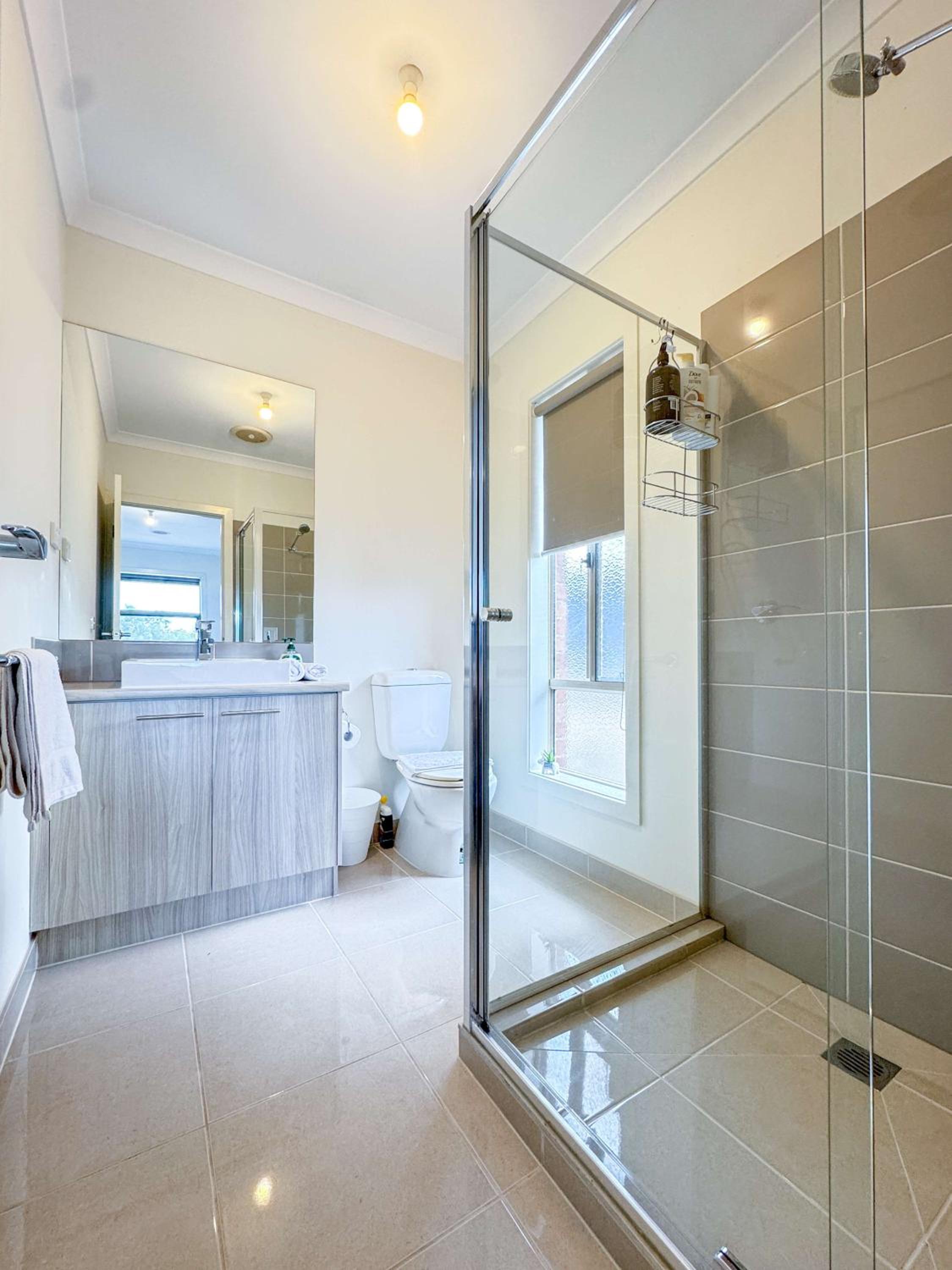 Modern 3B2B1C Home in Doreen