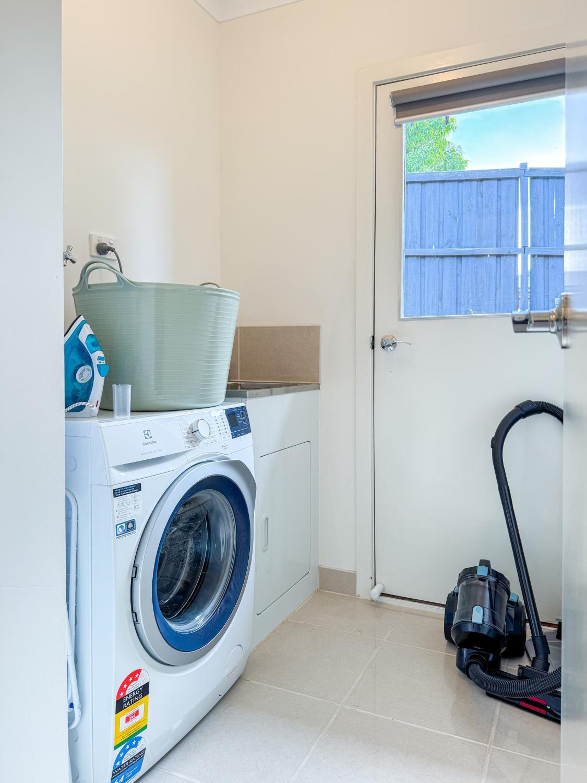 Modern 3B2B1C Home in Doreen