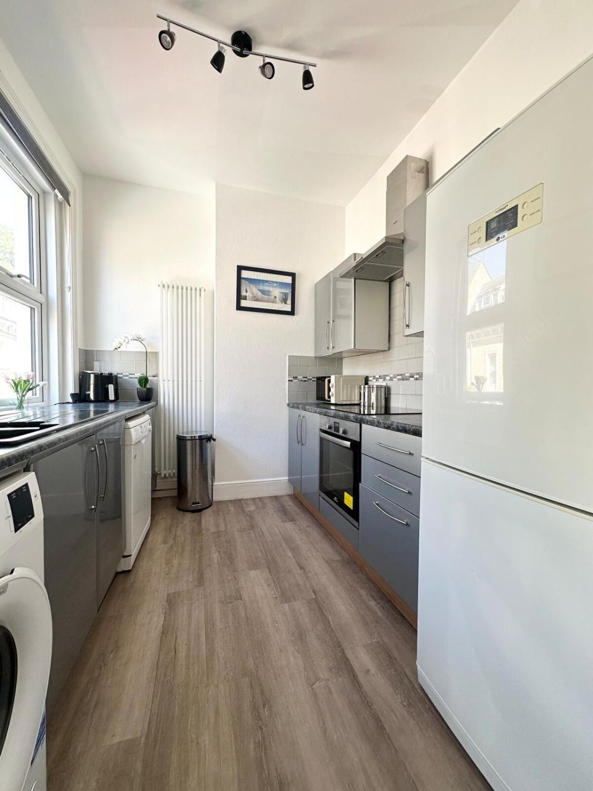 The Bournemouth Hideaway - Beautiful Central flat - 10 mins walk to beach - Free Parking -Brought to you by Coastline Retreats