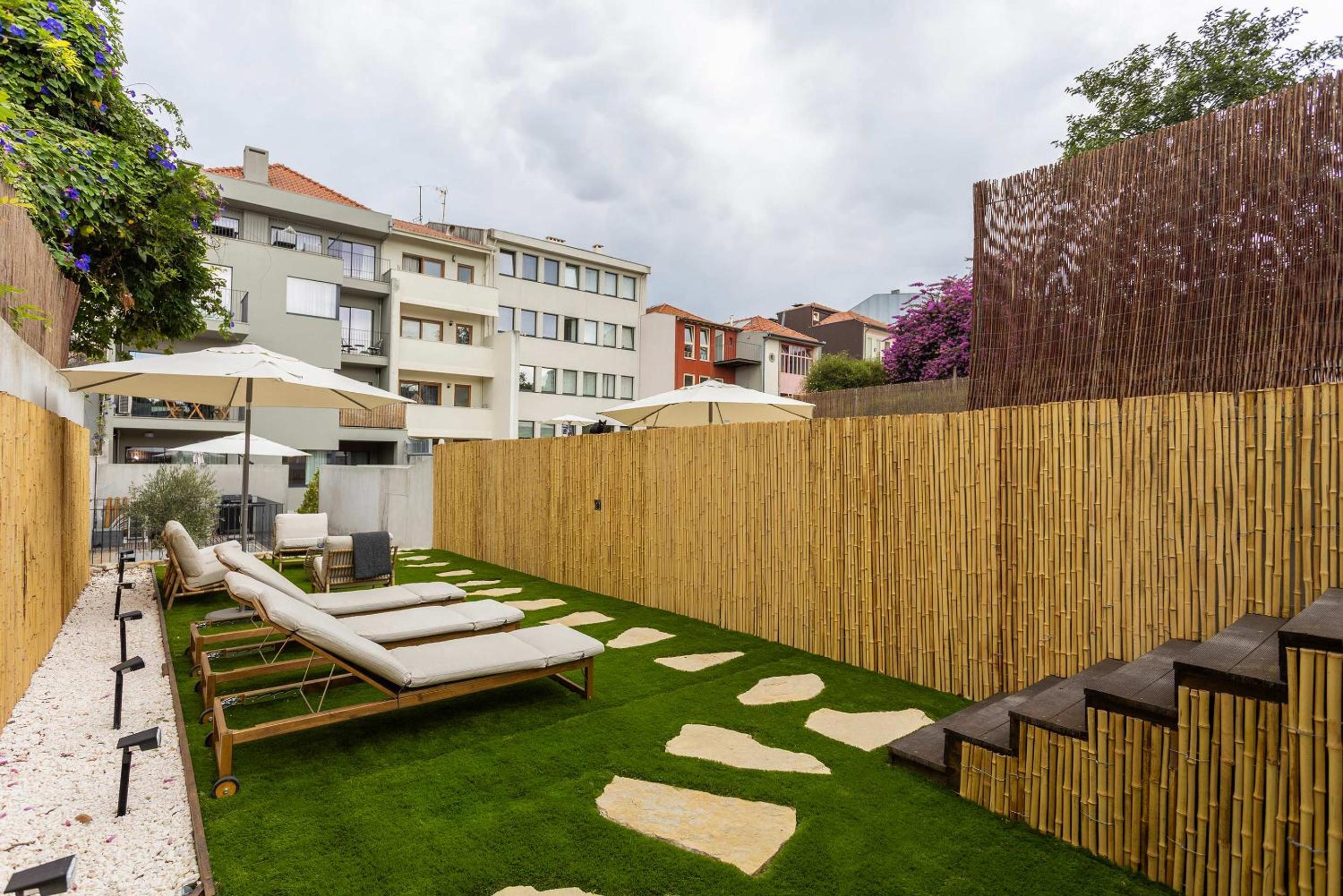 Liiiving in Porto - Pool Paradise Apartments