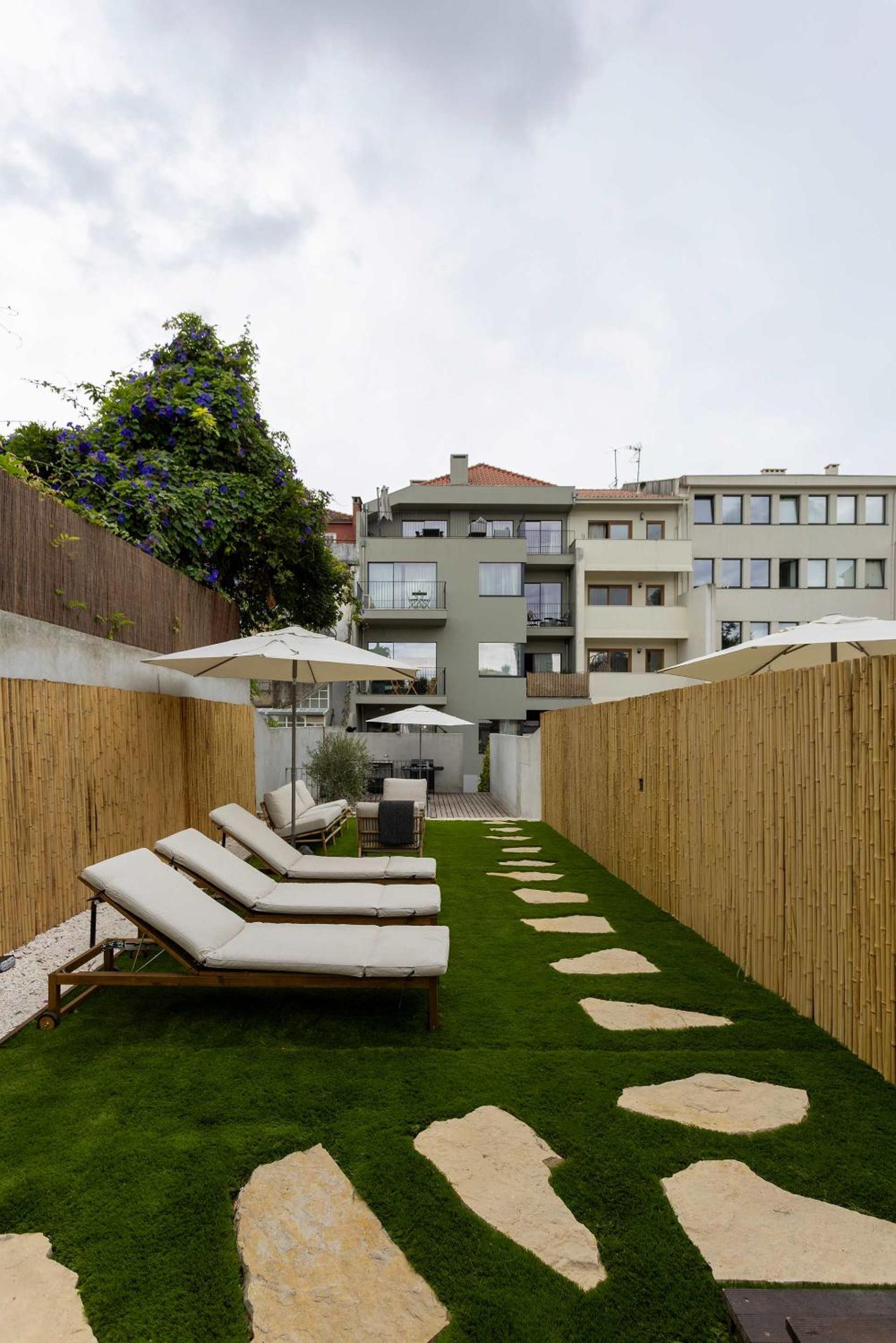 Liiiving in Porto - Pool Paradise Apartments
