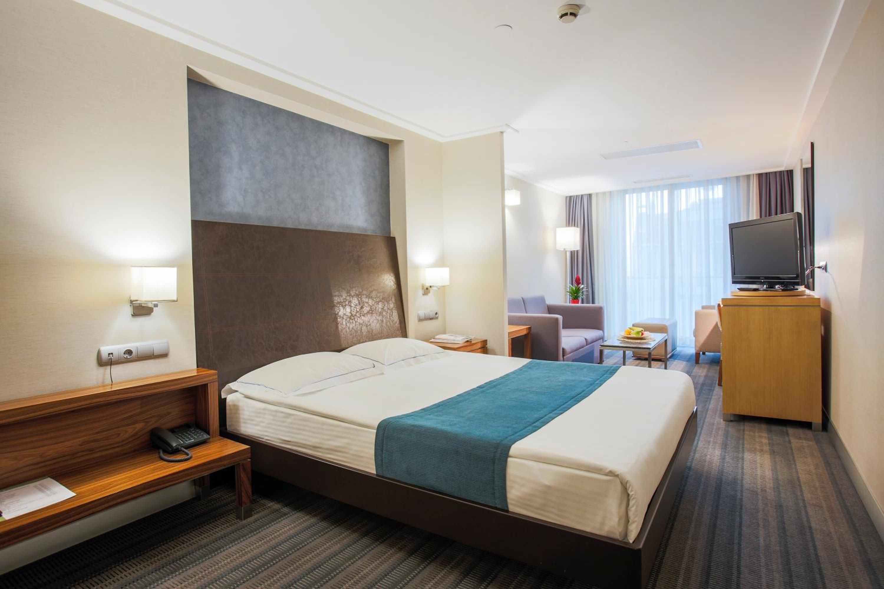 Housez Suites & Apartments Special Class - Image 39
