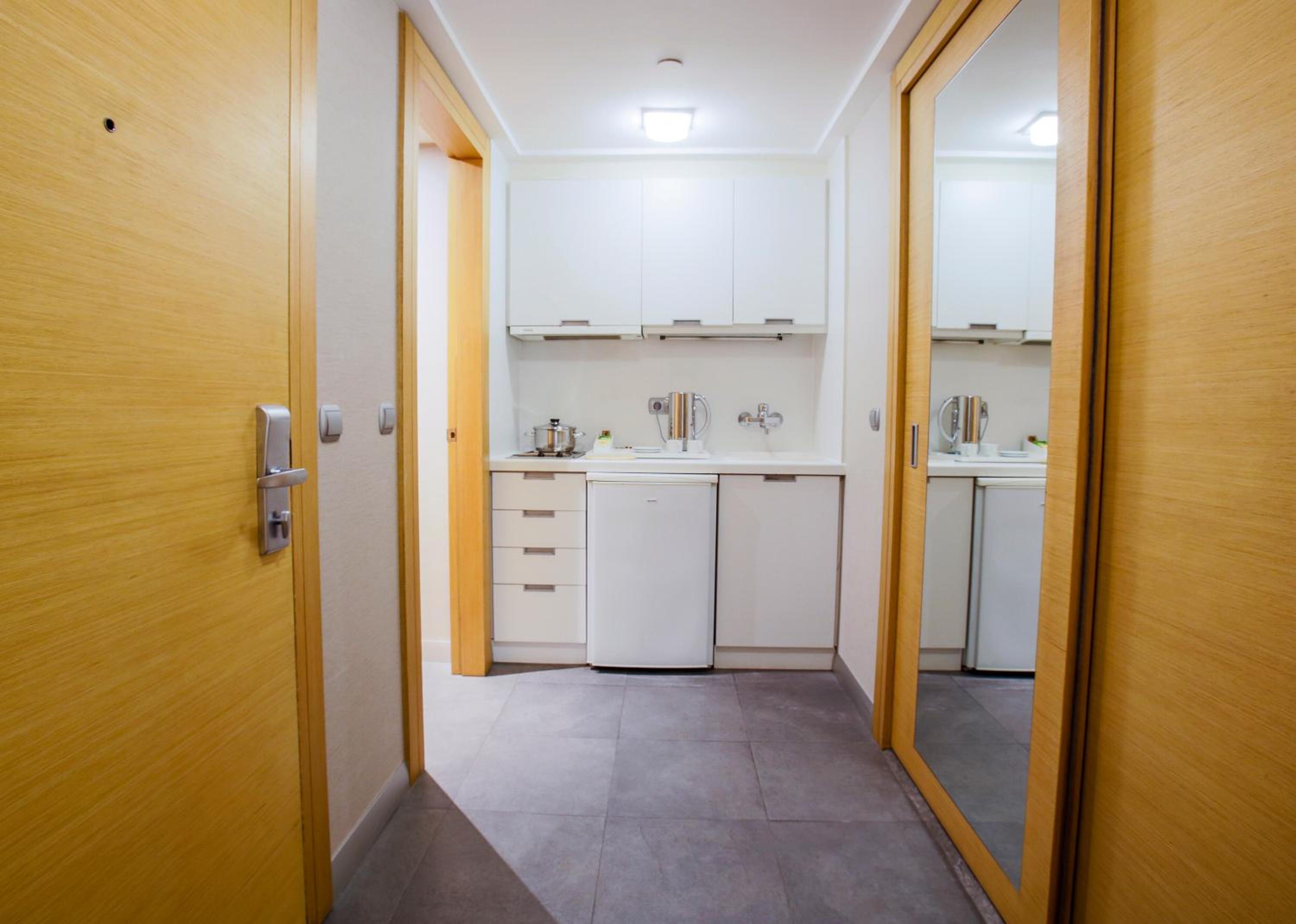 Housez Suites & Apartments Special Class - Image 18