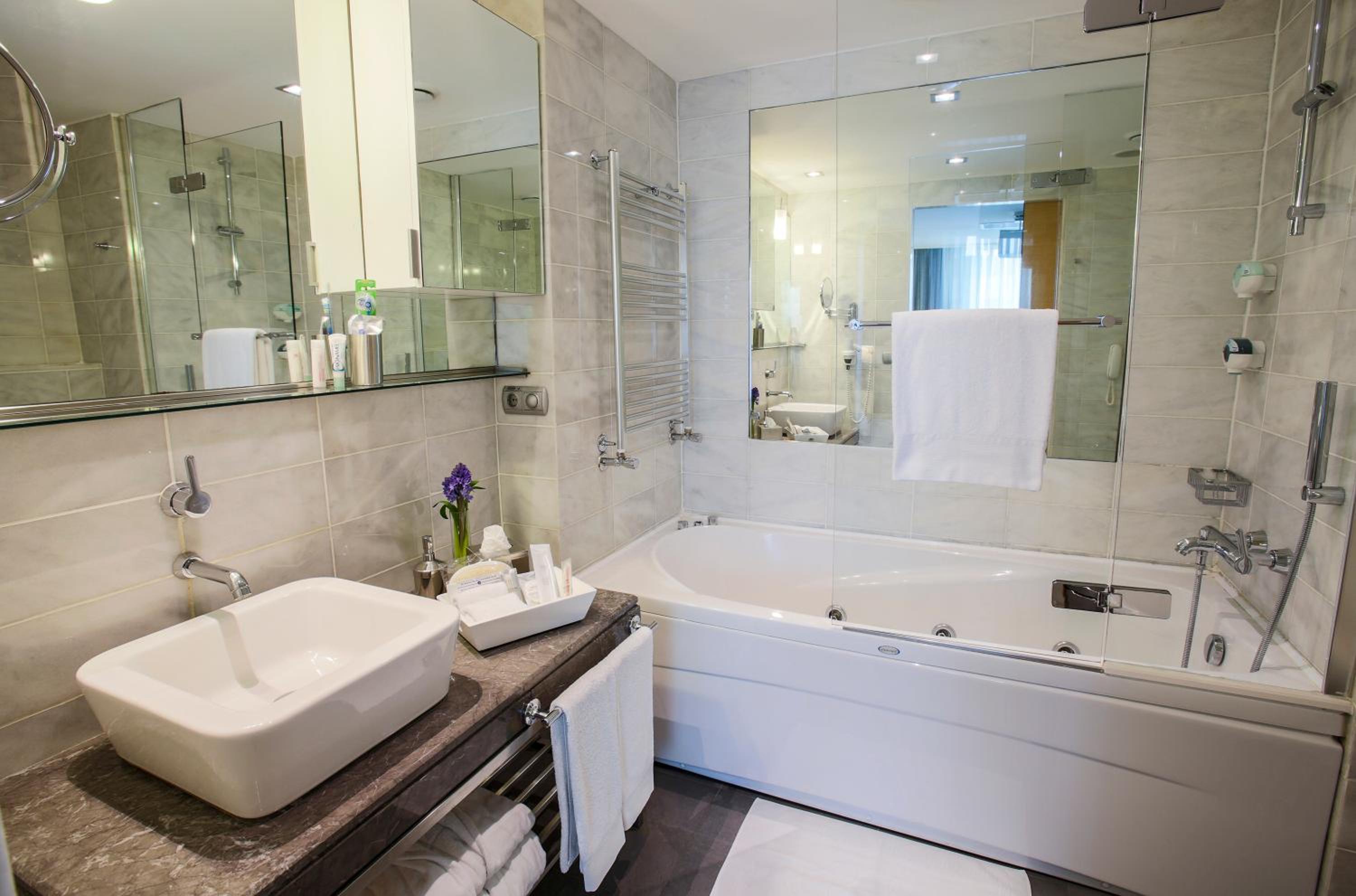 Housez Suites & Apartments Special Class - Image 23