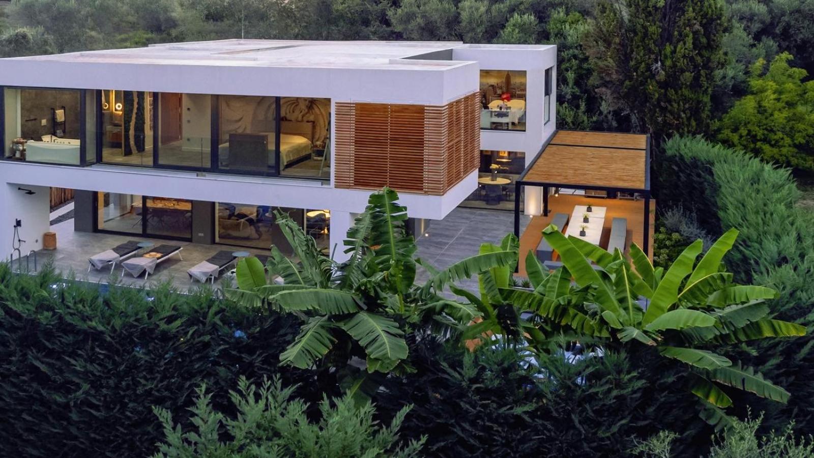 La Fortuna Villa - Award Winning Luxury Villa Close to Corfu Town