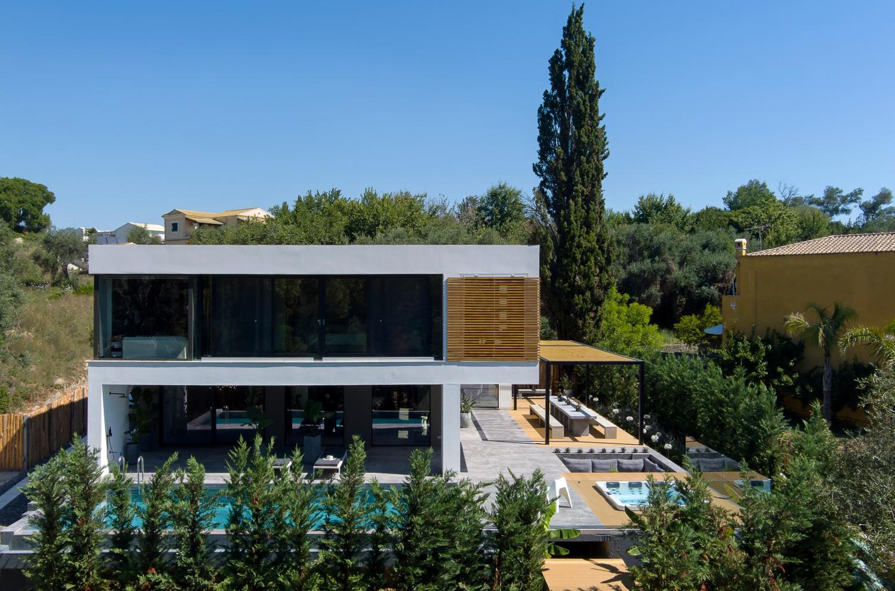 La Fortuna Villa - Award Winning Luxury Villa Close to Corfu Town