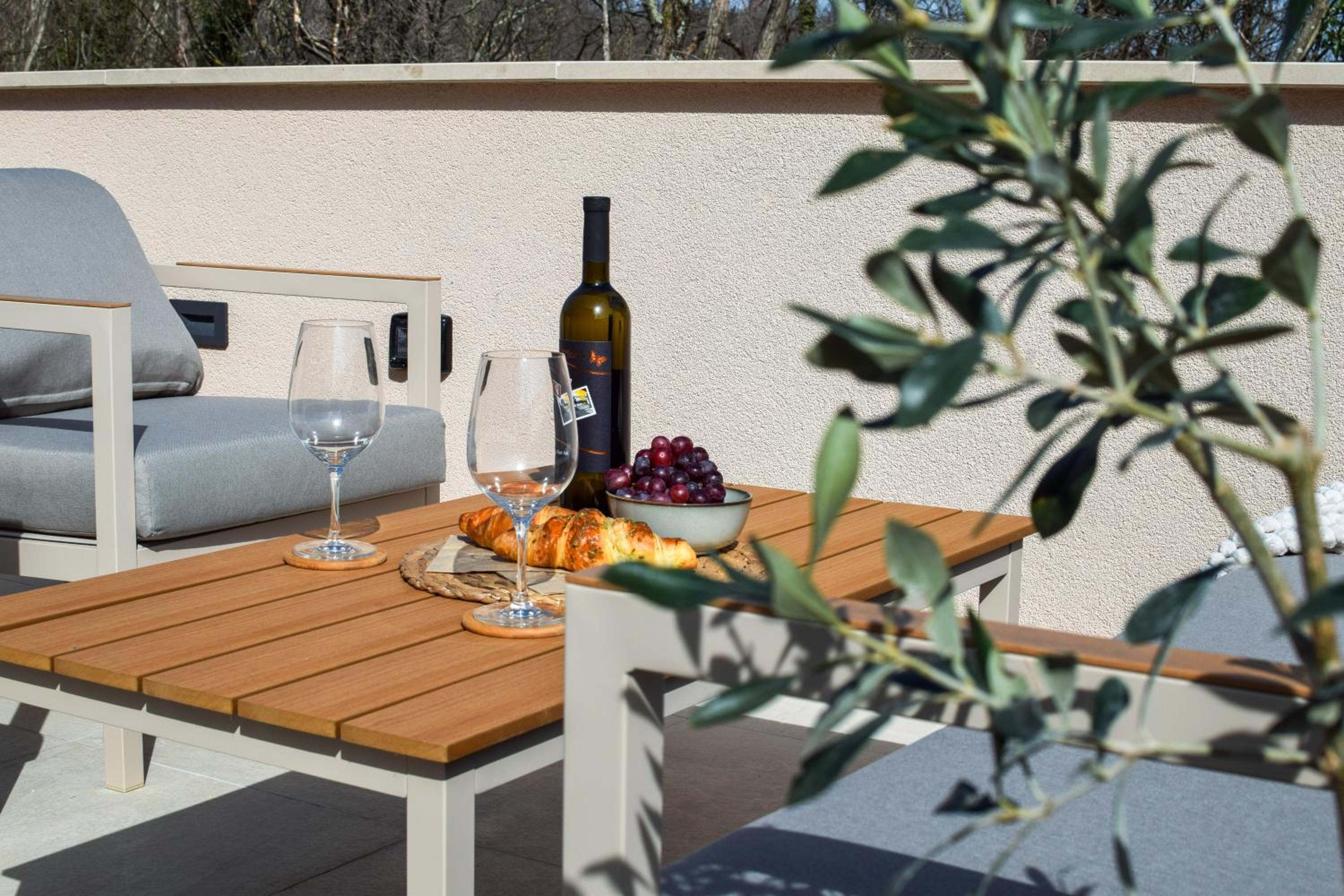 Charming Villa Harmonia with Heated pool and Indoor Jacuzzi surrounded by nature