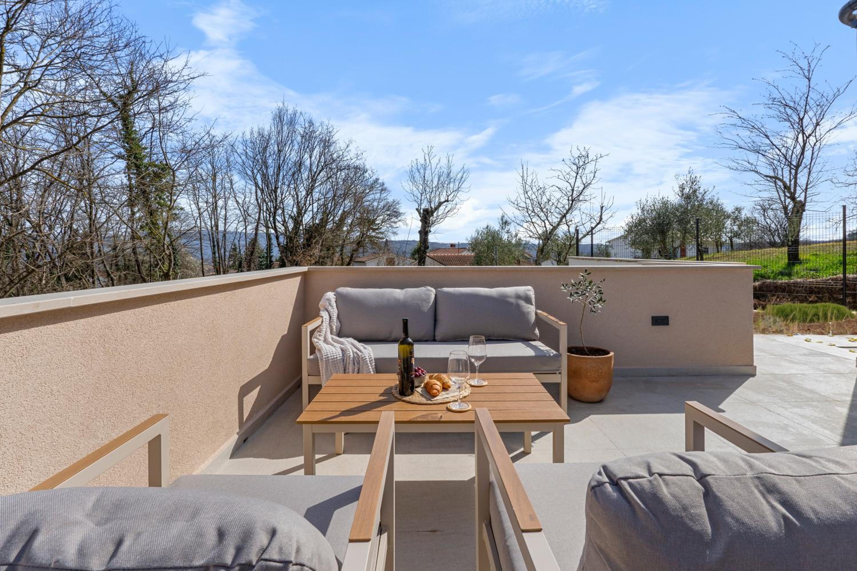 Charming Villa Harmonia with Heated pool and Indoor Jacuzzi surrounded by nature