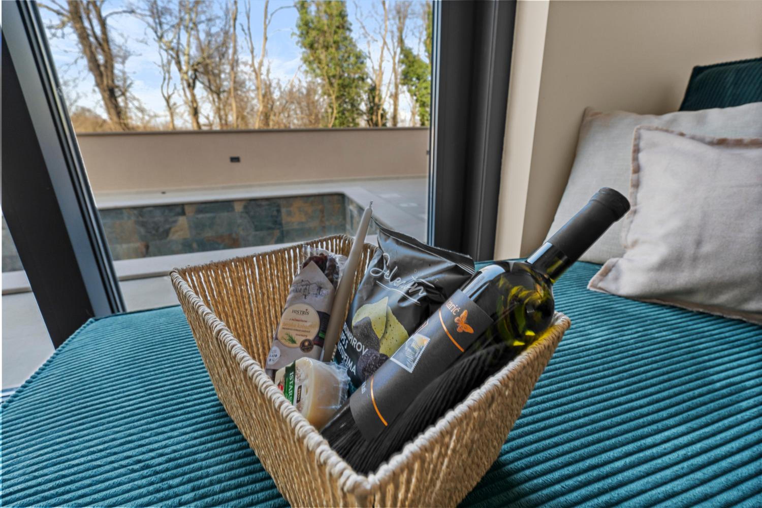 Charming Villa Harmonia with Heated pool and Indoor Jacuzzi surrounded by nature