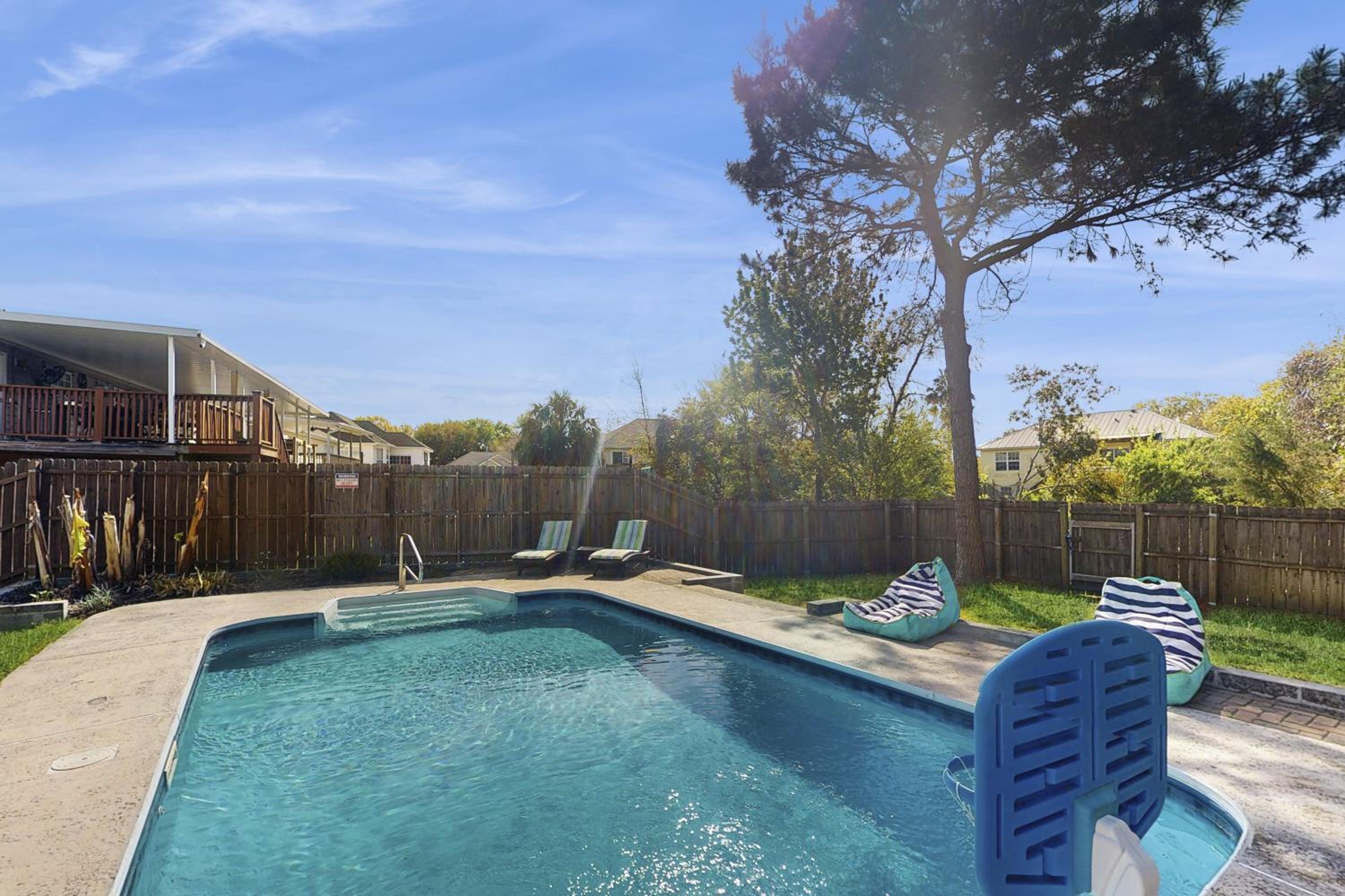 Private Pool Quiet Family Home in Savannah