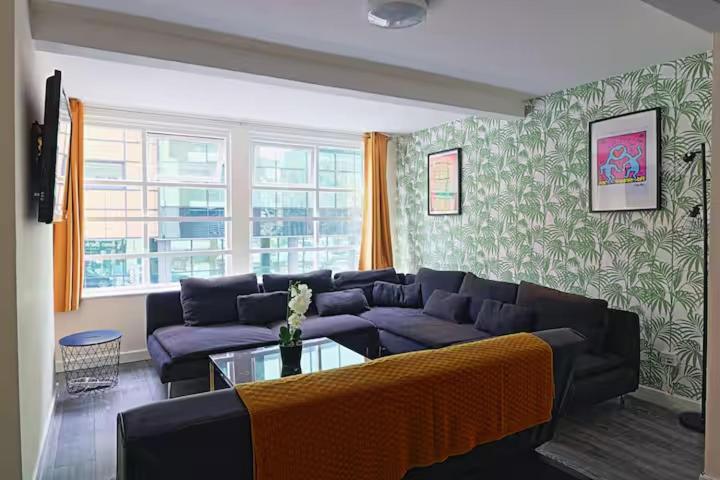 61 Moorfields city centre apartment sleeps 10