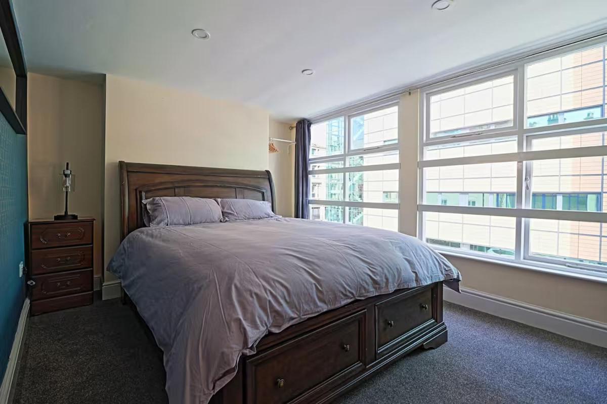 61 Moorfields city centre apartment sleeps 10