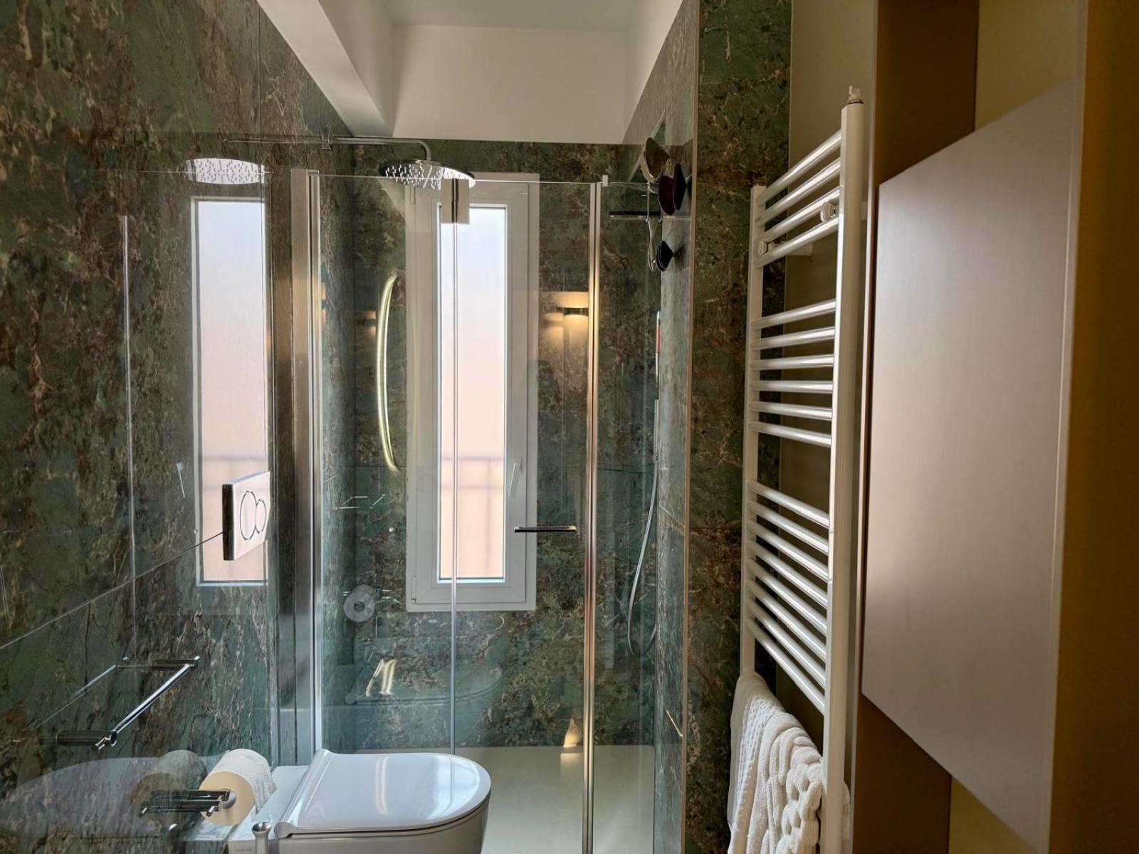 Casa Estia - MiCo, Fiera Milano, CityLife, San Siro, Metro 2 min - Refined Historic Apartment