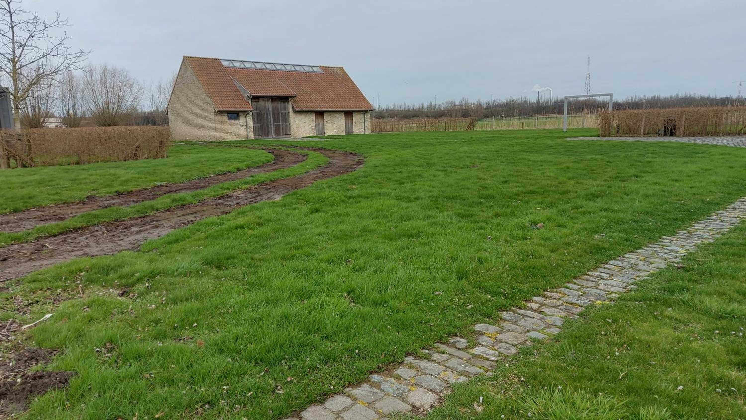 SCHRAVENHOEk met indoorzwembad en sauna