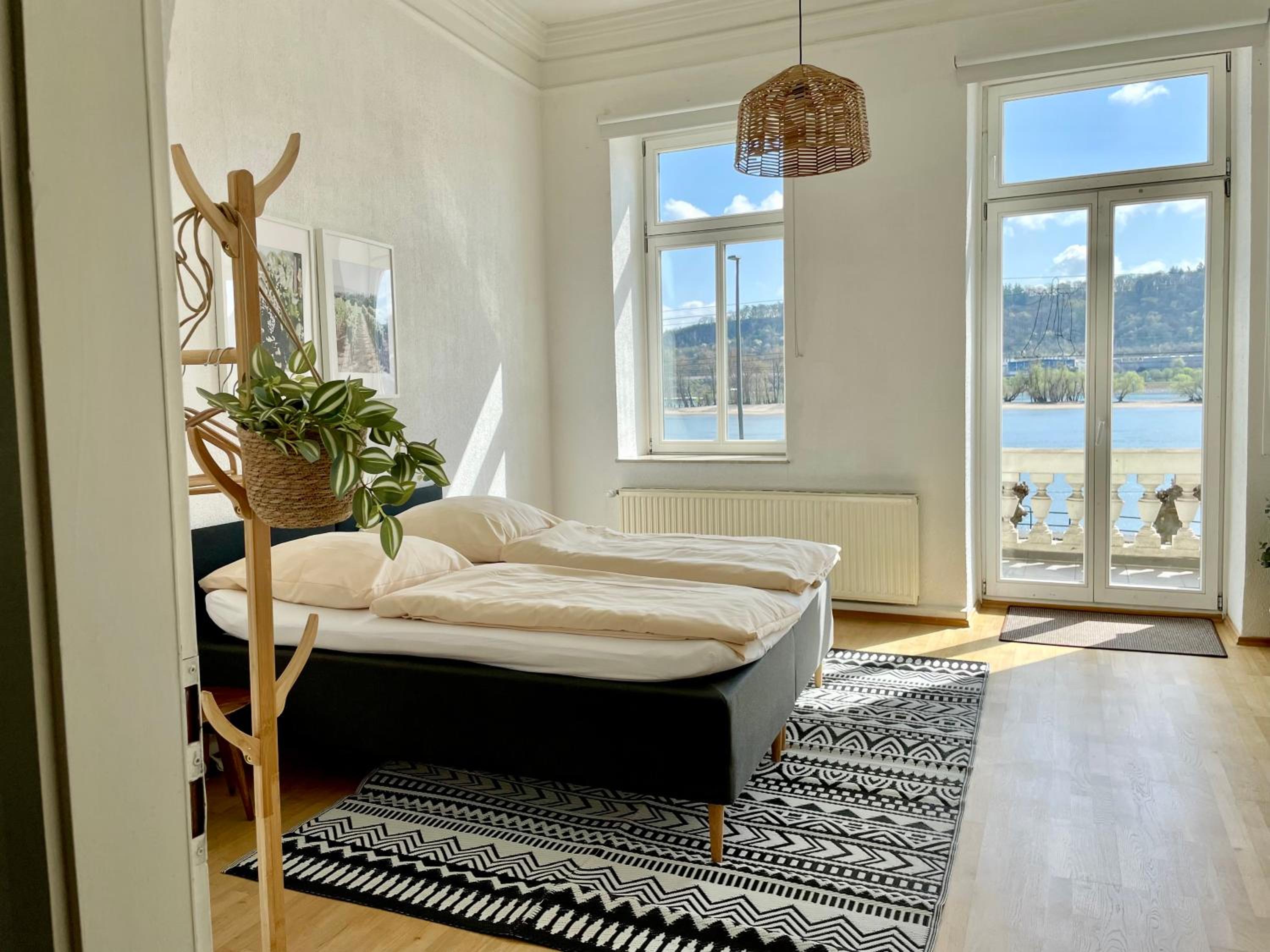 LaBed - Wohnen direkt an der Drosselgasse, stilvolle Ferienwohnung mit Rheinblick
